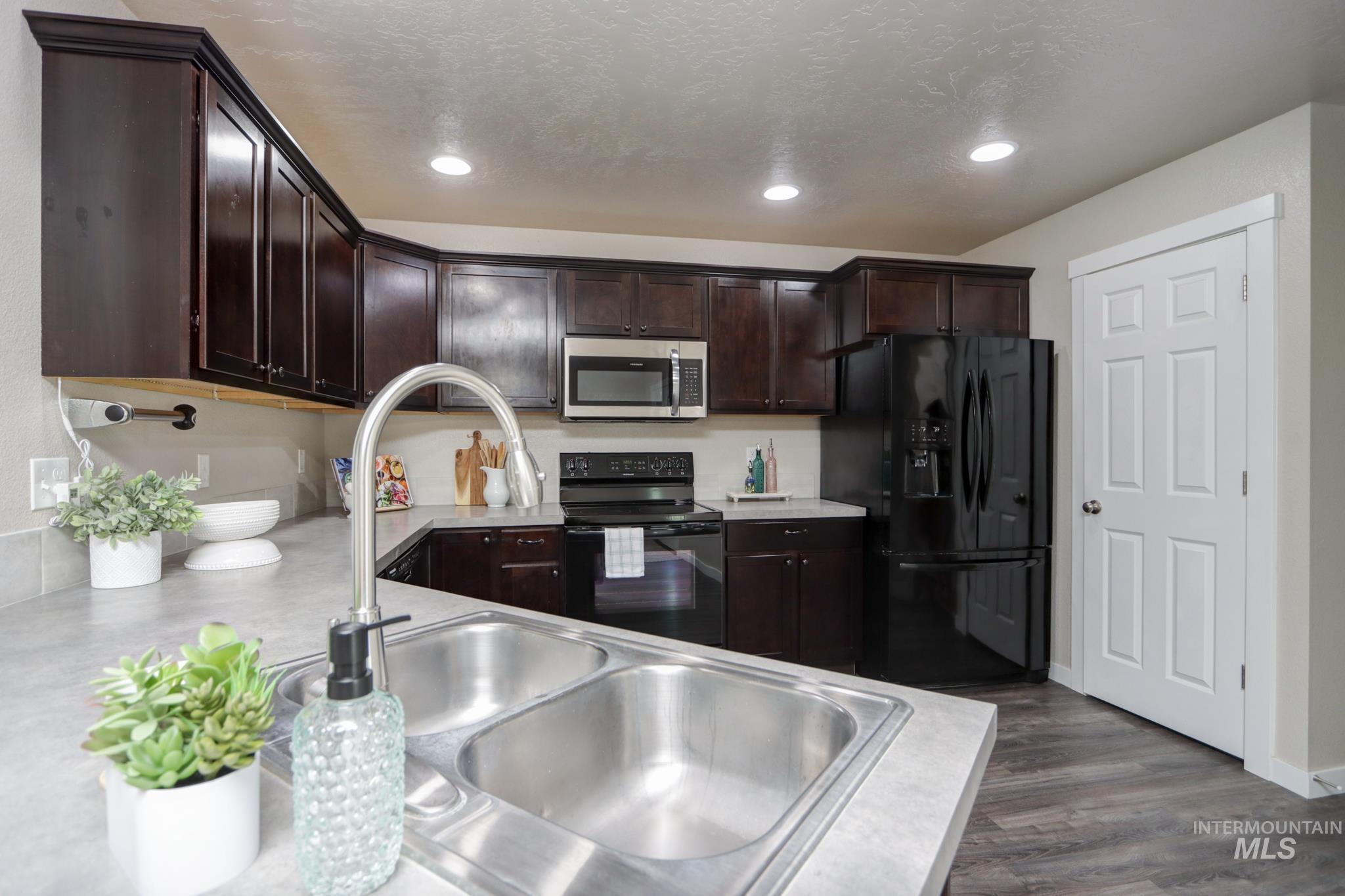 3739 N Warm Creek Ave, Meridian, Idaho 83646, 3 Bedrooms, 2.5 Bathrooms, Residential For Sale, Price $415,000,MLS 98991674