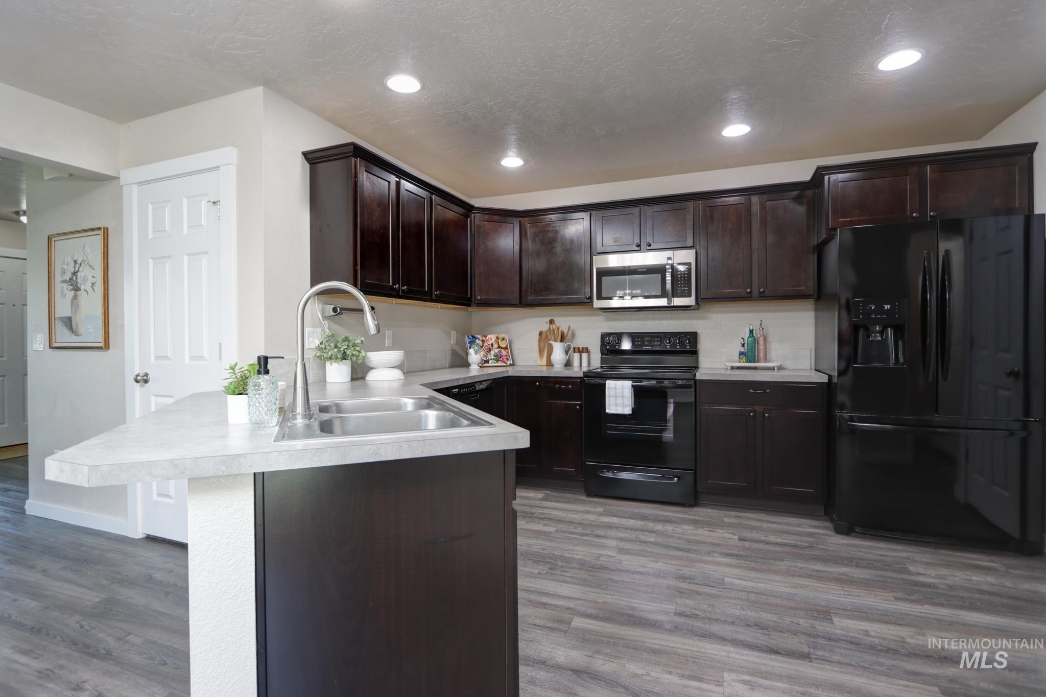 3739 N Warm Creek Ave, Meridian, Idaho 83646, 3 Bedrooms, 2.5 Bathrooms, Residential For Sale, Price $415,000,MLS 98991674