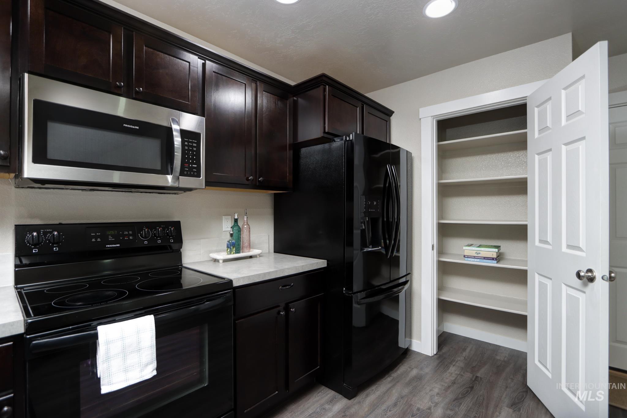 3739 N Warm Creek Ave, Meridian, Idaho 83646, 3 Bedrooms, 2.5 Bathrooms, Residential For Sale, Price $415,000,MLS 98991674