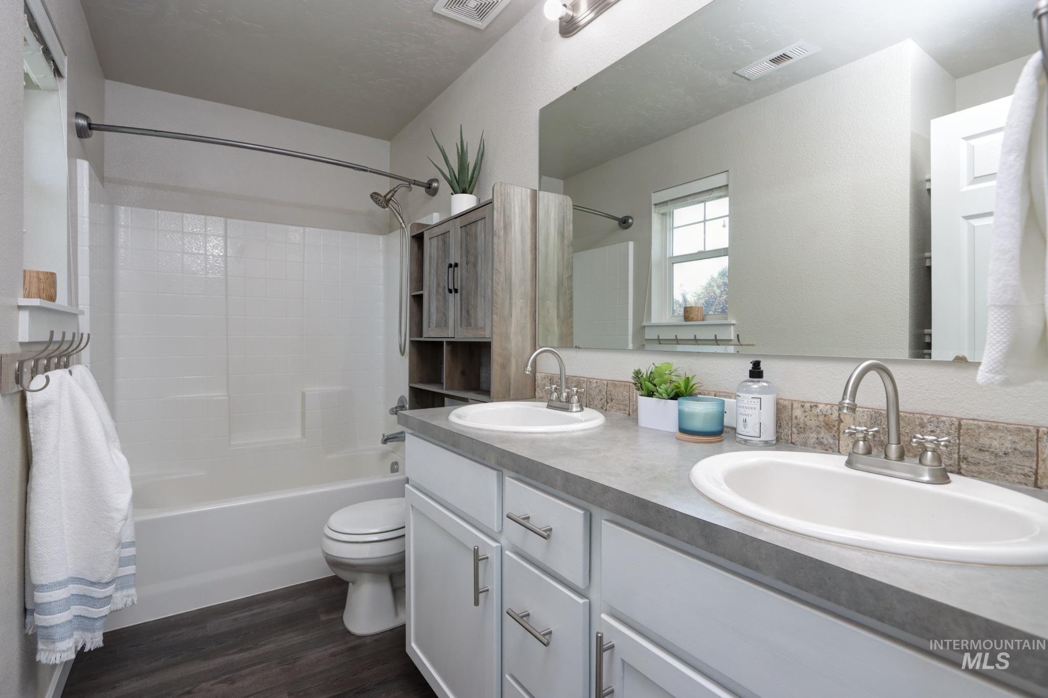 3739 N Warm Creek Ave, Meridian, Idaho 83646, 3 Bedrooms, 2.5 Bathrooms, Residential For Sale, Price $415,000,MLS 98991674