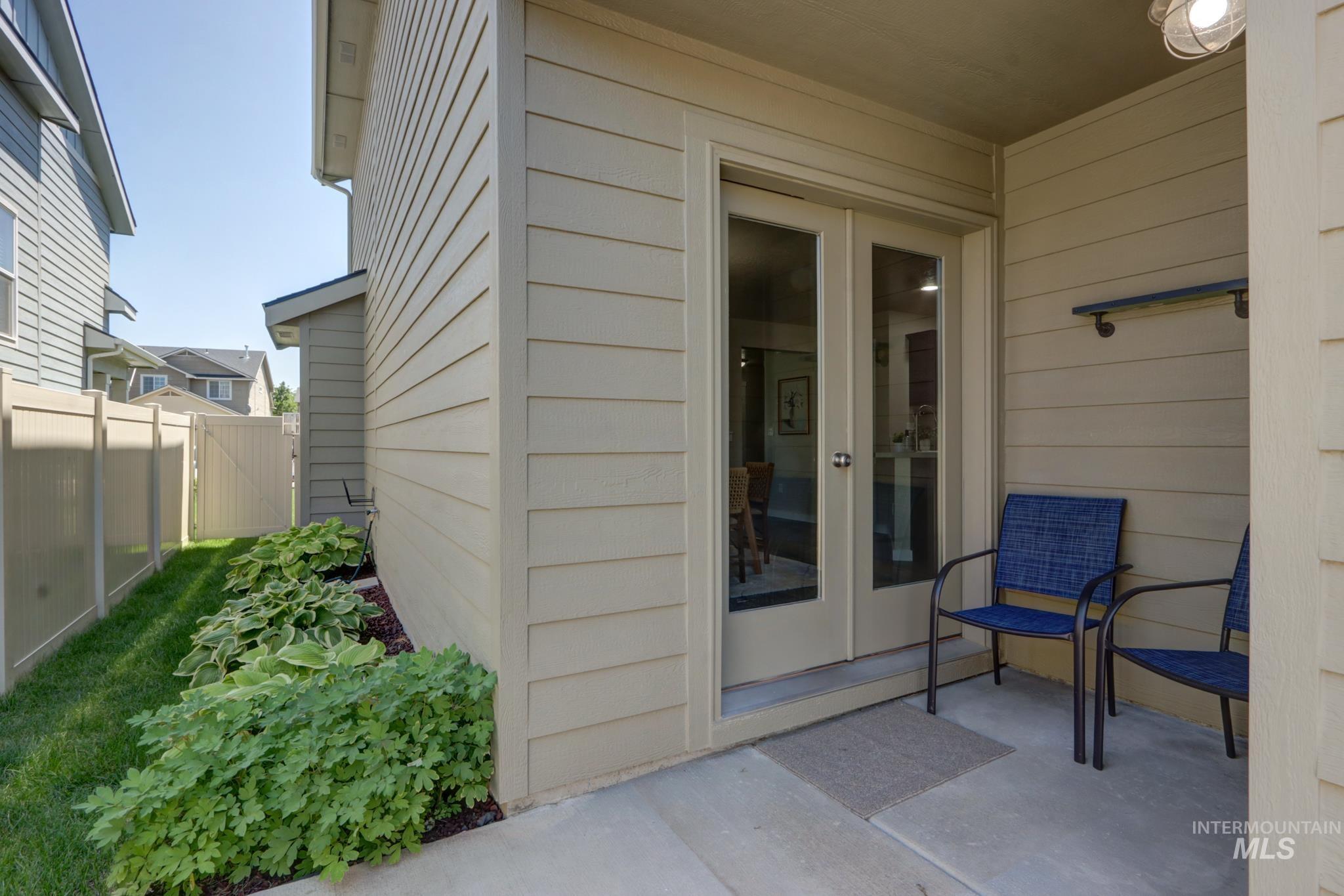 3739 N Warm Creek Ave, Meridian, Idaho 83646, 3 Bedrooms, 2.5 Bathrooms, Residential For Sale, Price $415,000,MLS 98991674