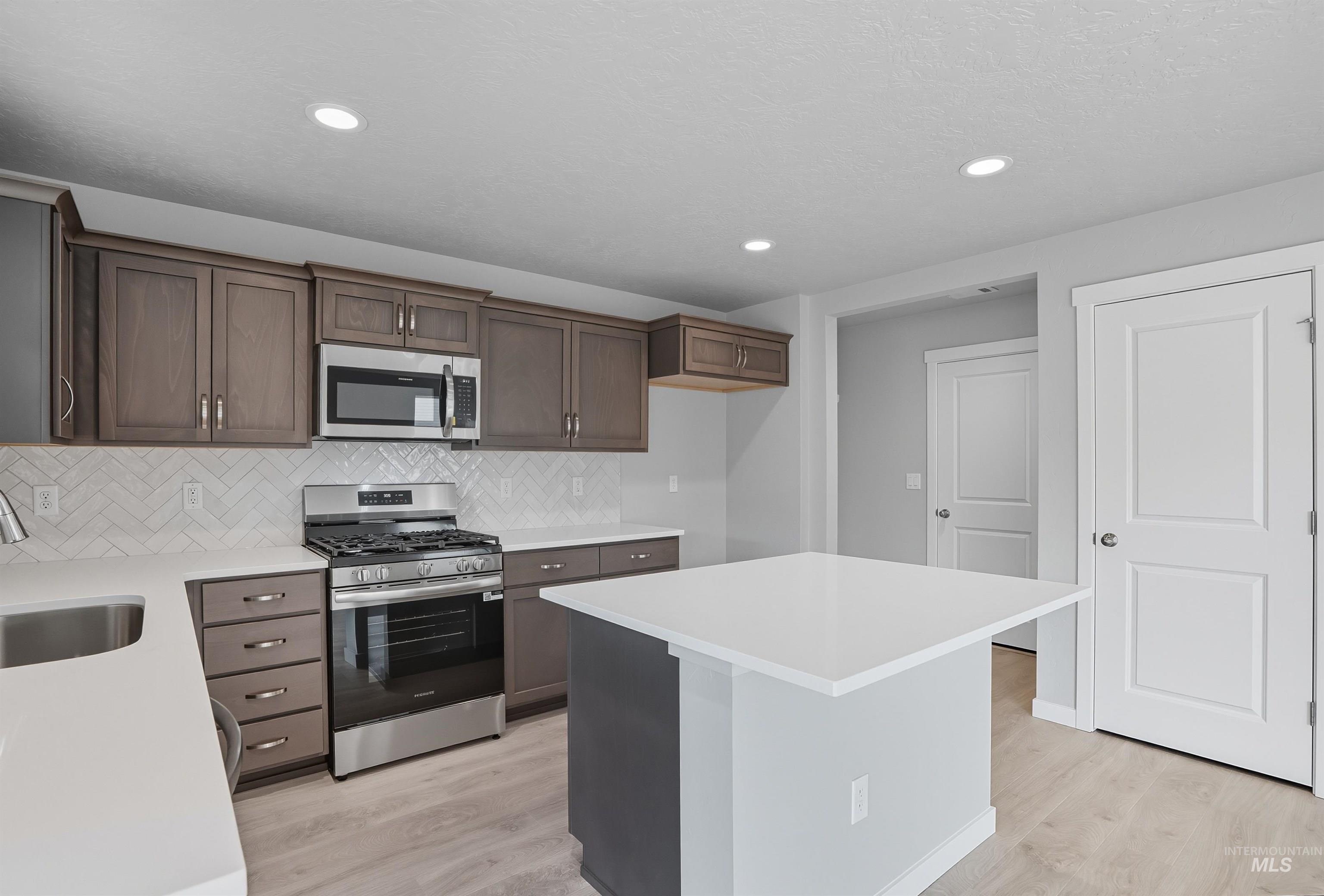 150 W Omphale St., Kuna, Idaho 83634, 4 Bedrooms, 2.5 Bathrooms, Residential For Sale, Price $449,990,MLS 98991688
