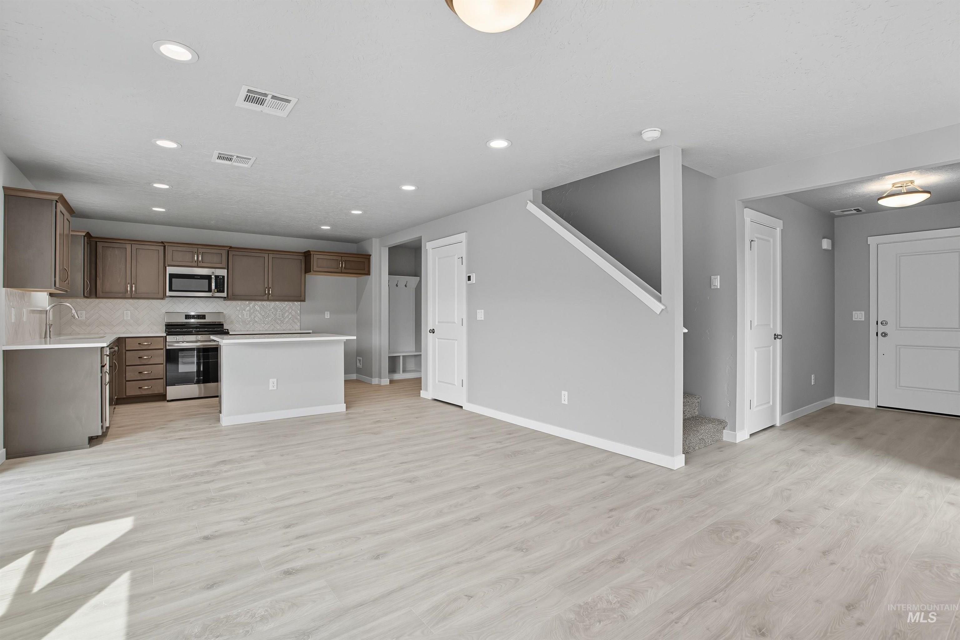 150 W Omphale St., Kuna, Idaho 83634, 4 Bedrooms, 2.5 Bathrooms, Residential For Sale, Price $449,990,MLS 98991688