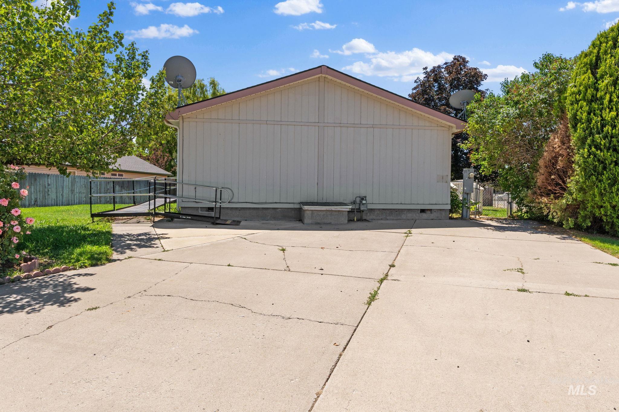 327 W Ave I, Jerome, Idaho 83338, 3 Bedrooms, 2 Bathrooms, Residential For Sale, Price $20,000, 98991690