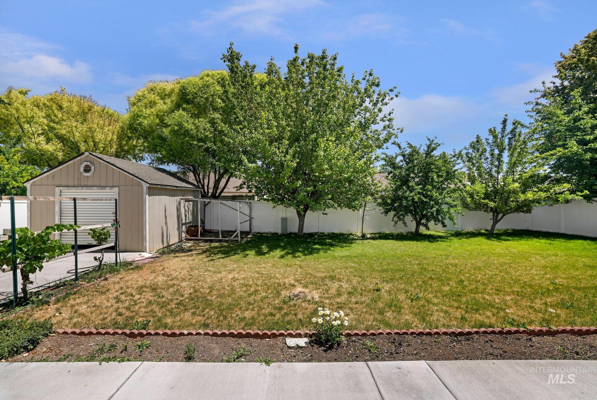1488 Northern Pine Drive, Twin Falls, Idaho 83301, 3 Bedrooms, 2 Bathrooms, Residential For Sale, Price $417,000,MLS 98991691