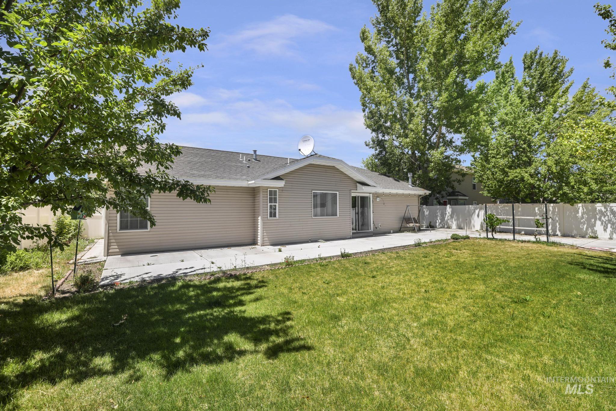 1488 Northern Pine Drive, Twin Falls, Idaho 83301, 3 Bedrooms, 2 Bathrooms, Residential For Sale, Price $417,000,MLS 98991691