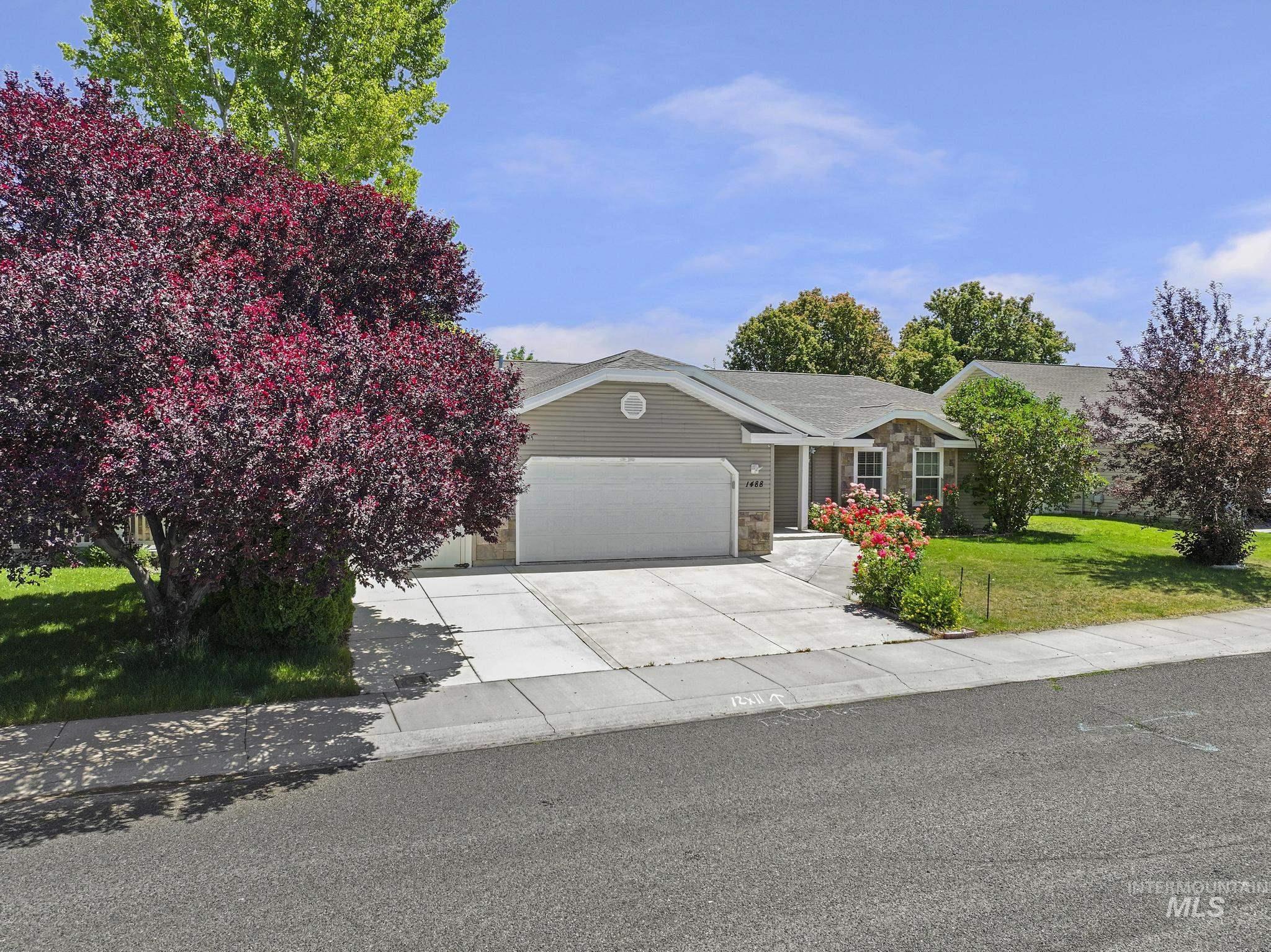 1488 Northern Pine Drive, Twin Falls, Idaho 83301, 3 Bedrooms, 2 Bathrooms, Residential For Sale, Price $417,000,MLS 98991691