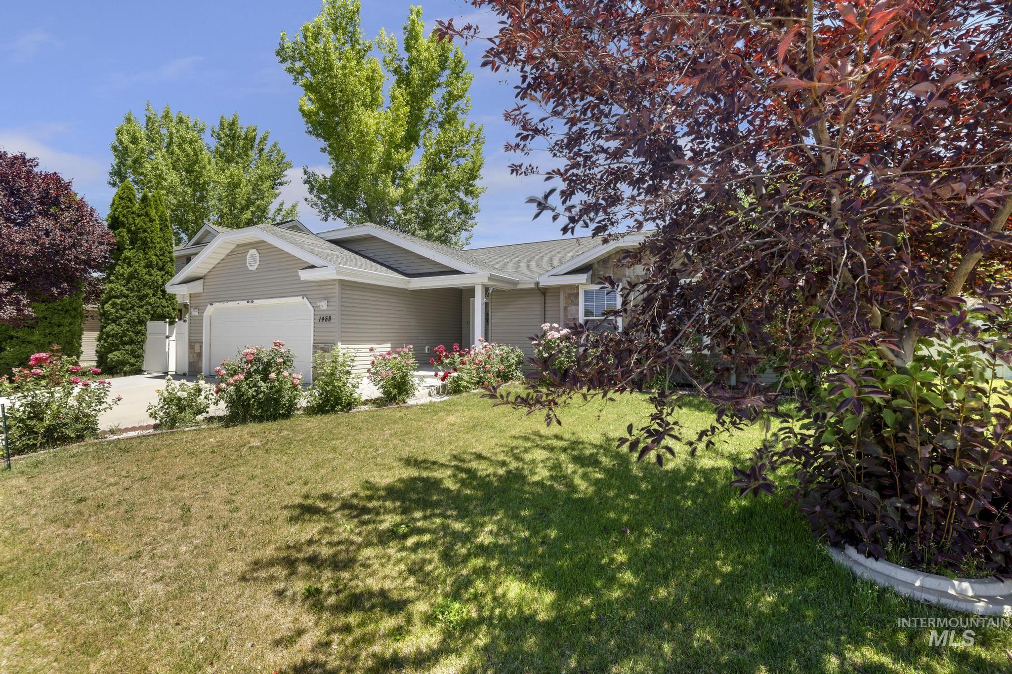 1488 Northern Pine Drive, Twin Falls, Idaho 83301, 3 Bedrooms, 2 Bathrooms, Residential For Sale, Price $417,000,MLS 98991691