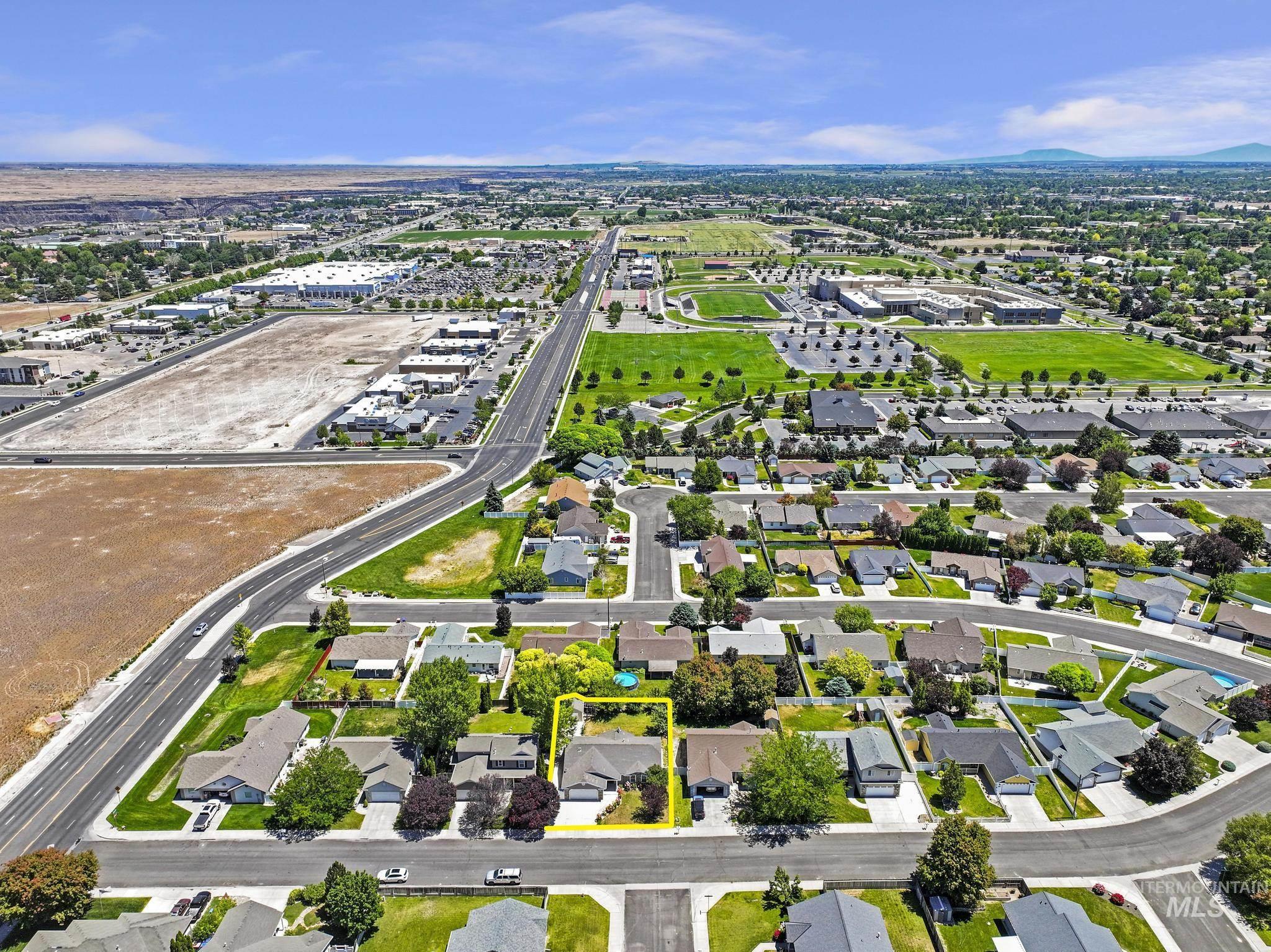 1488 Northern Pine Drive, Twin Falls, Idaho 83301, 3 Bedrooms, 2 Bathrooms, Residential For Sale, Price $417,000,MLS 98991691