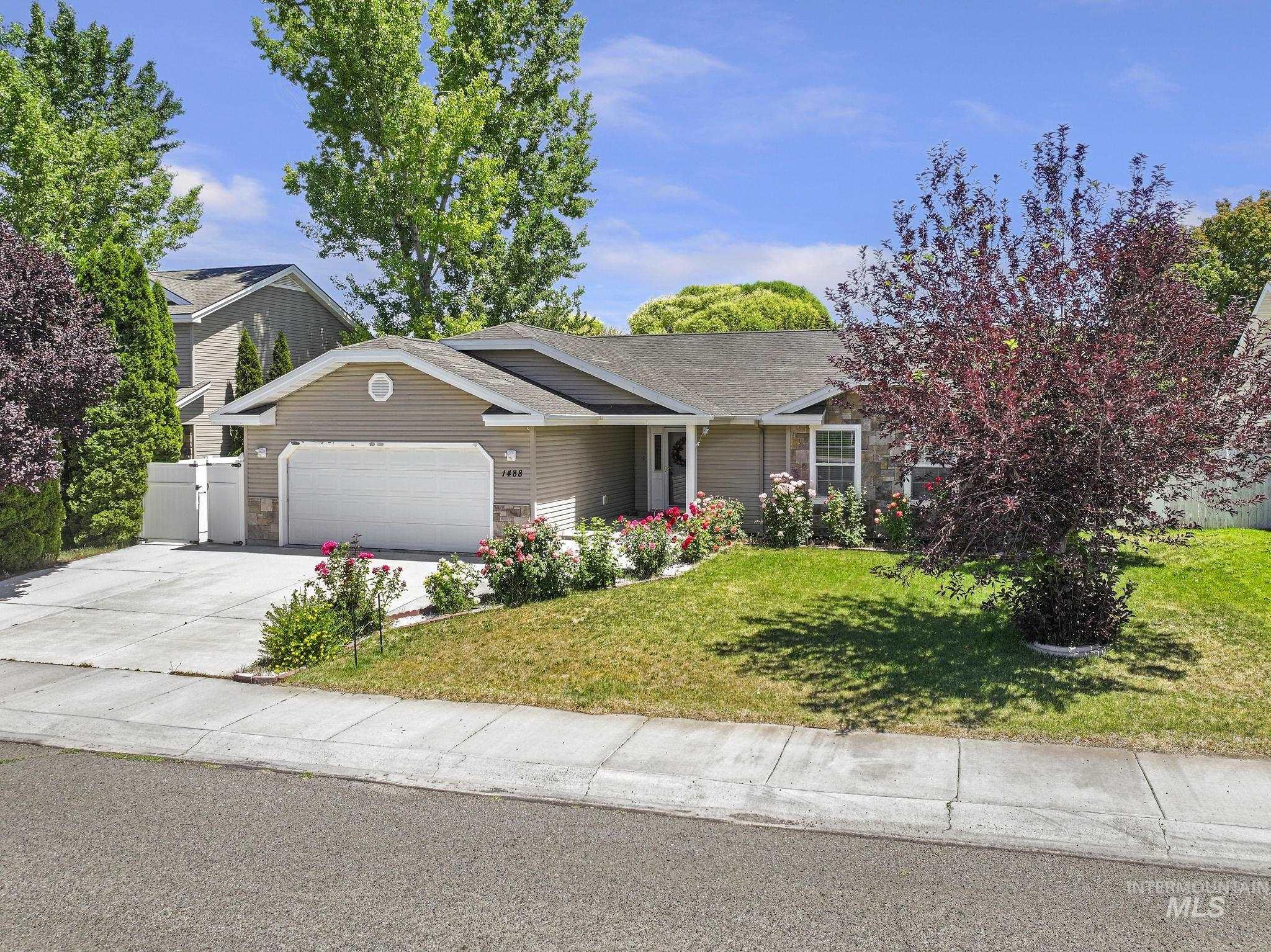 1488 Northern Pine Drive, Twin Falls, Idaho 83301, 3 Bedrooms, 2 Bathrooms, Residential For Sale, Price $417,000,MLS 98991691