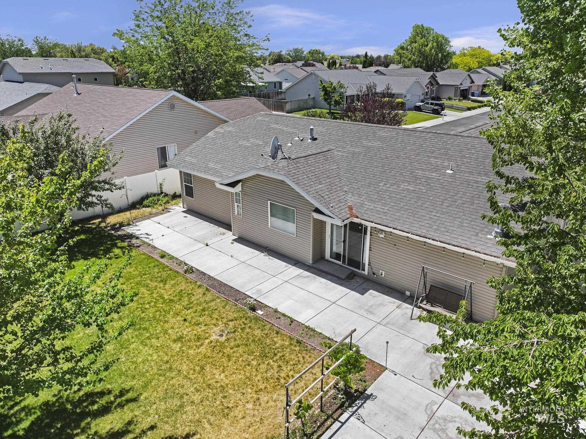 1488 Northern Pine Drive, Twin Falls, Idaho 83301, 3 Bedrooms, 2 Bathrooms, Residential For Sale, Price $417,000,MLS 98991691