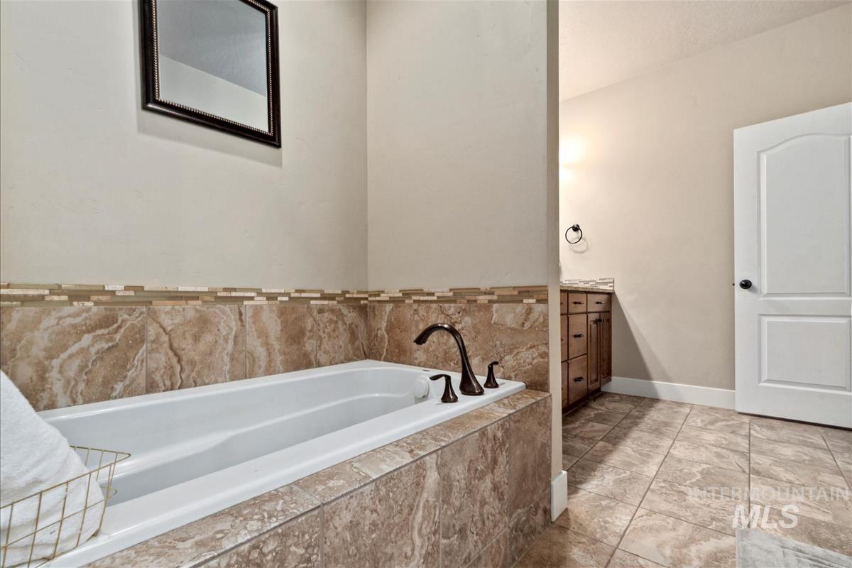 730 N Finsbury Way, Star, Idaho 83669, 3 Bedrooms, 2.5 Bathrooms, Residential For Sale, Price $579,000, 98991693