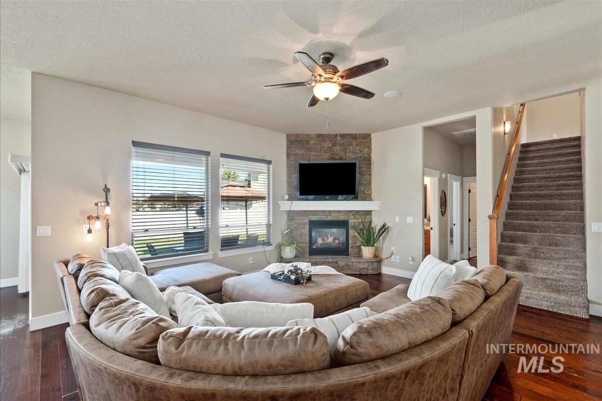 730 N Finsbury Way, Star, Idaho 83669, 3 Bedrooms, 2.5 Bathrooms, Residential For Sale, Price $579,000, 98991693