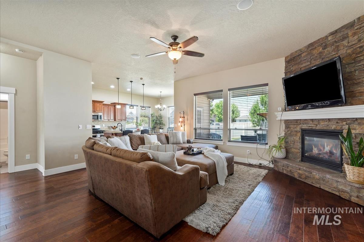 730 N Finsbury Way, Star, Idaho 83669, 3 Bedrooms, 2.5 Bathrooms, Residential For Sale, Price $579,000, 98991693