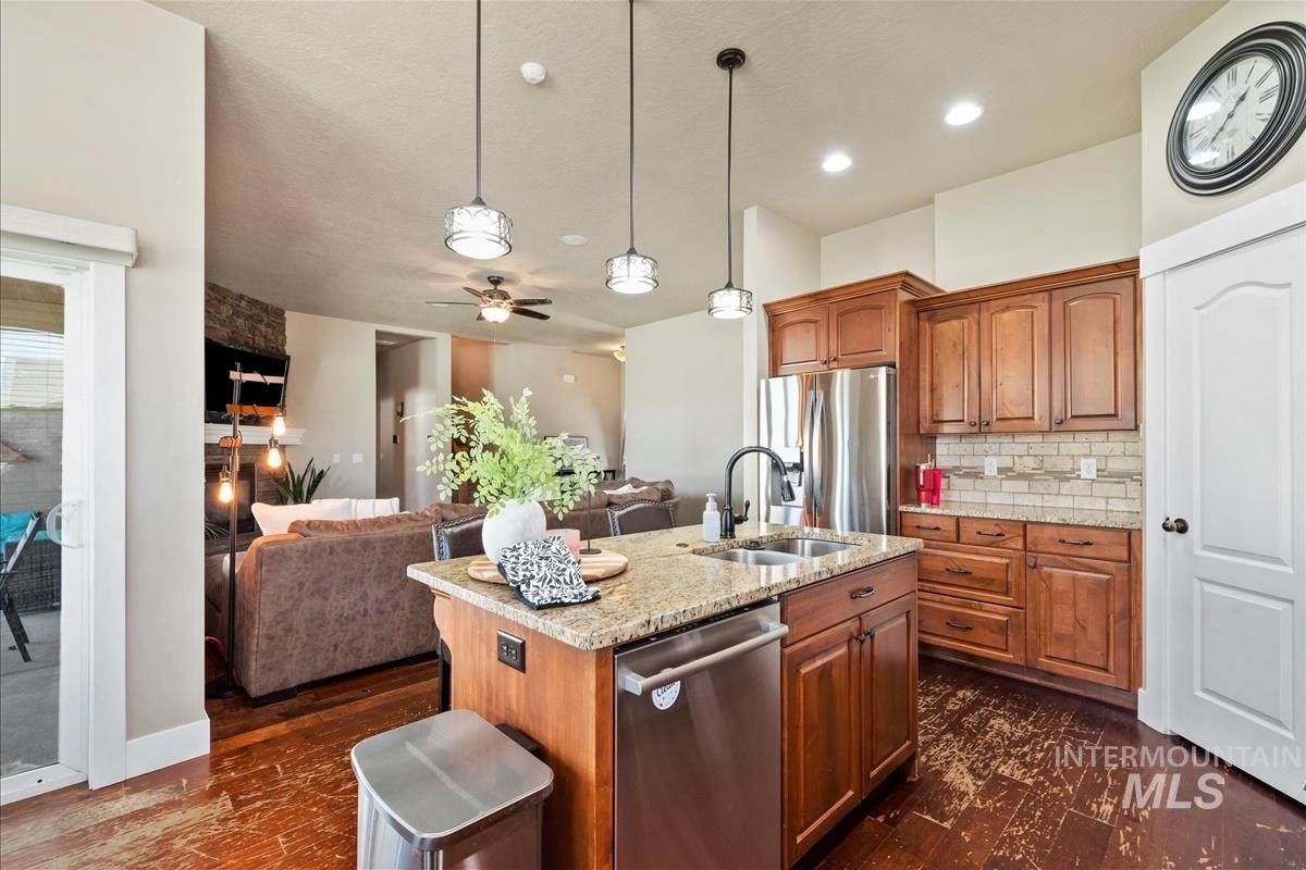 730 N Finsbury Way, Star, Idaho 83669, 3 Bedrooms, 2.5 Bathrooms, Residential For Sale, Price $579,000, 98991693