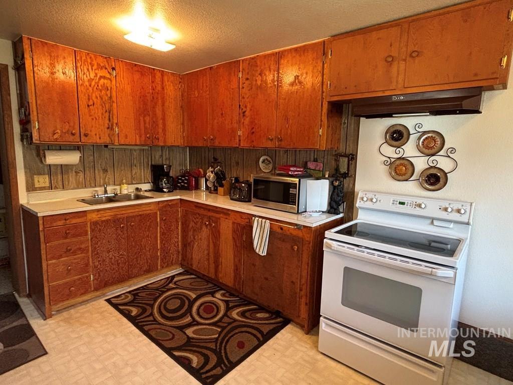 62 Newell Drive, Cascade, Idaho 83611, 1 Bedroom, 1 Bathroom, Residential For Sale, Price $649,900, 98991697