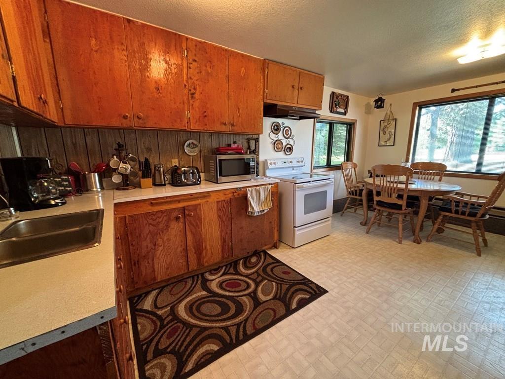 62 Newell Drive, Cascade, Idaho 83611, 1 Bedroom, 1 Bathroom, Residential For Sale, Price $649,900, 98991697