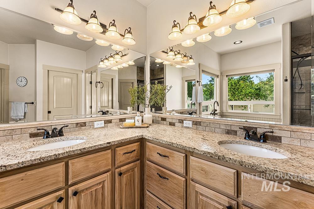 2127 W Wapoot Dr, Meridian, Idaho 83646, 3 Bedrooms, 2.5 Bathrooms, Residential For Sale, Price $615,000,MLS 98991698