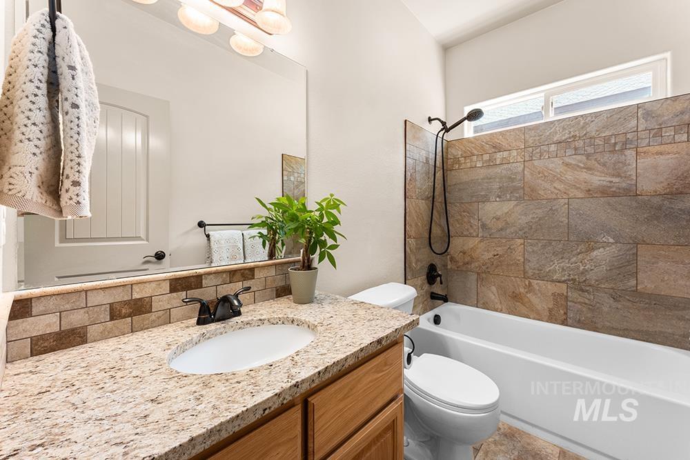 2127 W Wapoot Dr, Meridian, Idaho 83646, 3 Bedrooms, 2.5 Bathrooms, Residential For Sale, Price $615,000,MLS 98991698