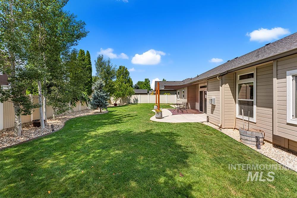 2127 W Wapoot Dr, Meridian, Idaho 83646, 3 Bedrooms, 2.5 Bathrooms, Residential For Sale, Price $615,000,MLS 98991698