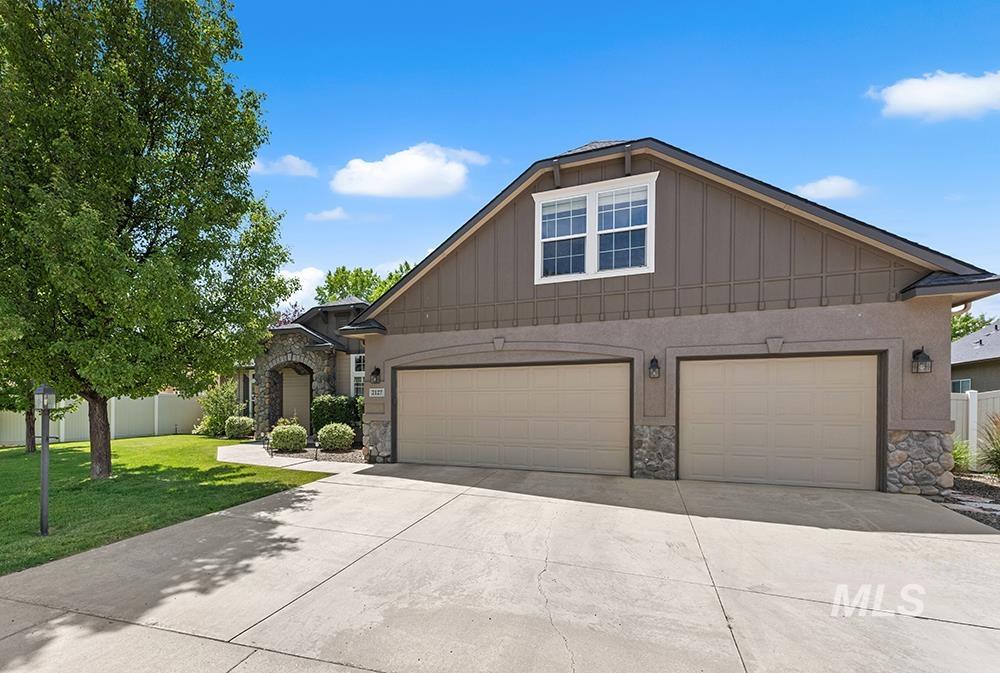 2127 W Wapoot Dr, Meridian, Idaho 83646, 3 Bedrooms, 2.5 Bathrooms, Residential For Sale, Price $615,000,MLS 98991698