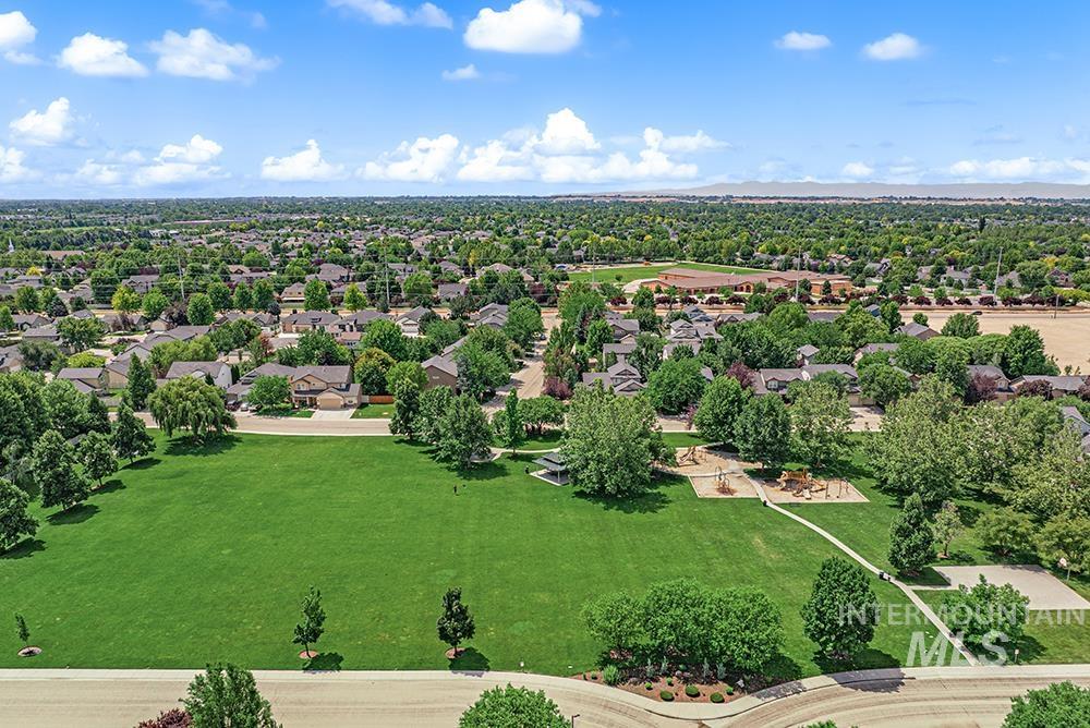 2127 W Wapoot Dr, Meridian, Idaho 83646, 3 Bedrooms, 2.5 Bathrooms, Residential For Sale, Price $615,000,MLS 98991698