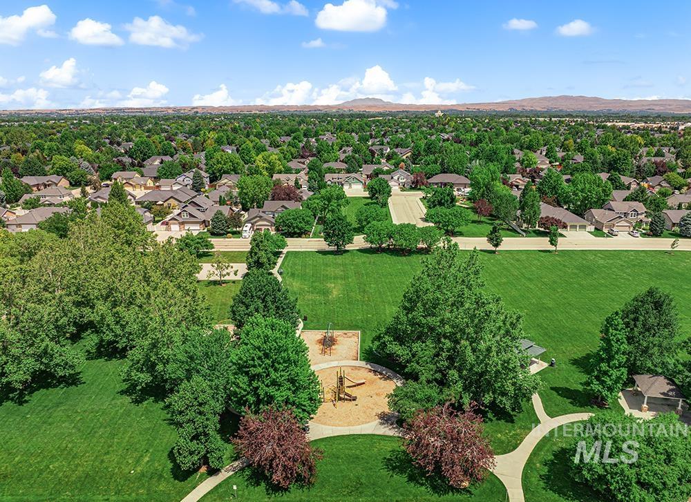 2127 W Wapoot Dr, Meridian, Idaho 83646, 3 Bedrooms, 2.5 Bathrooms, Residential For Sale, Price $615,000,MLS 98991698