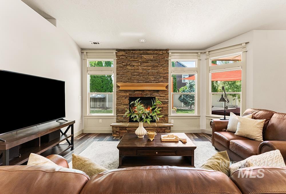2127 W Wapoot Dr, Meridian, Idaho 83646, 3 Bedrooms, 2.5 Bathrooms, Residential For Sale, Price $615,000,MLS 98991698