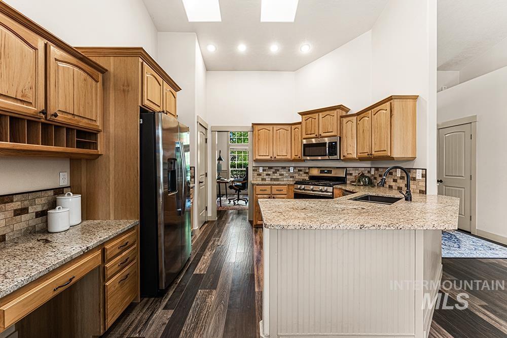 2127 W Wapoot Dr, Meridian, Idaho 83646, 3 Bedrooms, 2.5 Bathrooms, Residential For Sale, Price $615,000,MLS 98991698