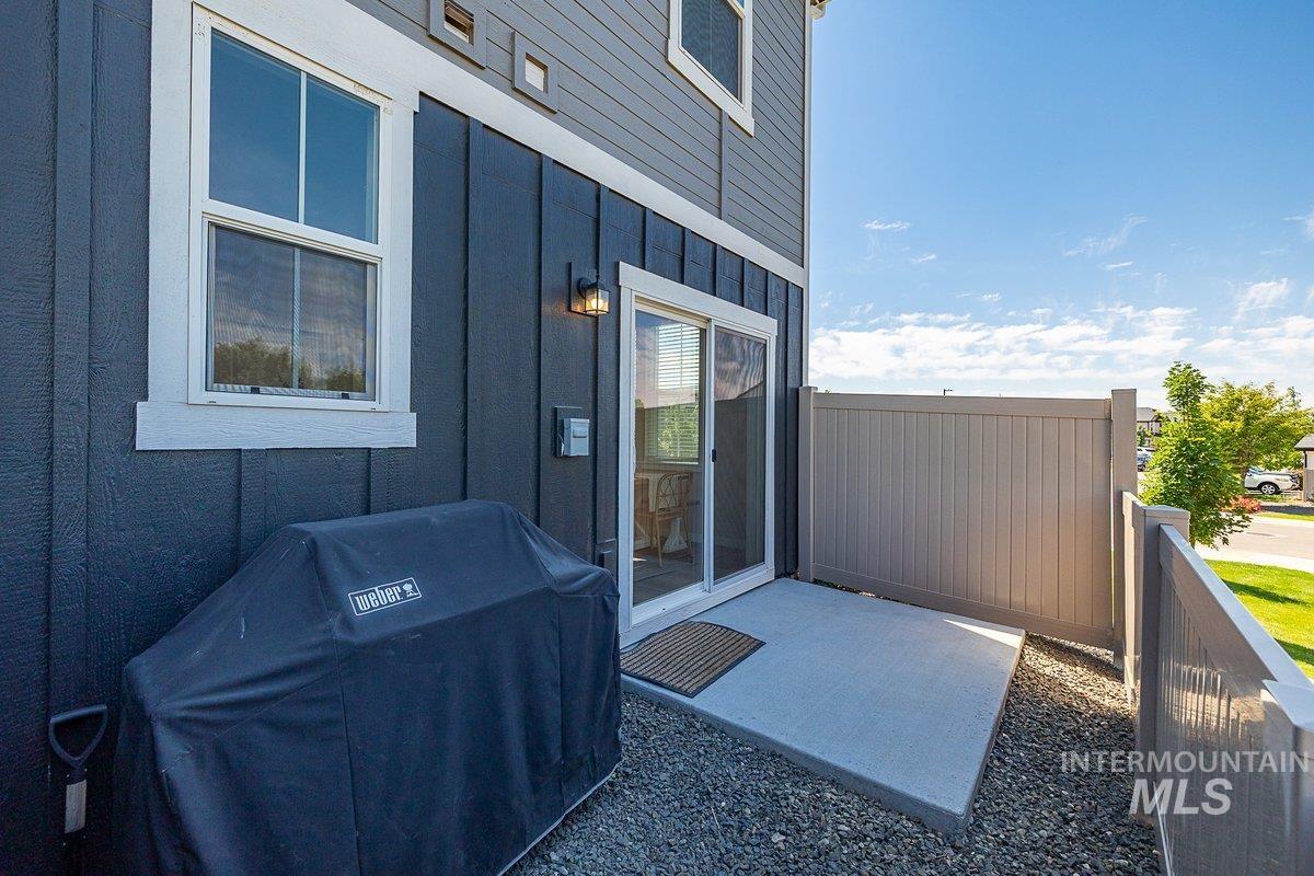 5891 S Carlburg Ln, Boise, Idaho 83709, 3 Bedrooms, 2.5 Bathrooms, Residential For Sale, Price $355,000,MLS 98991699