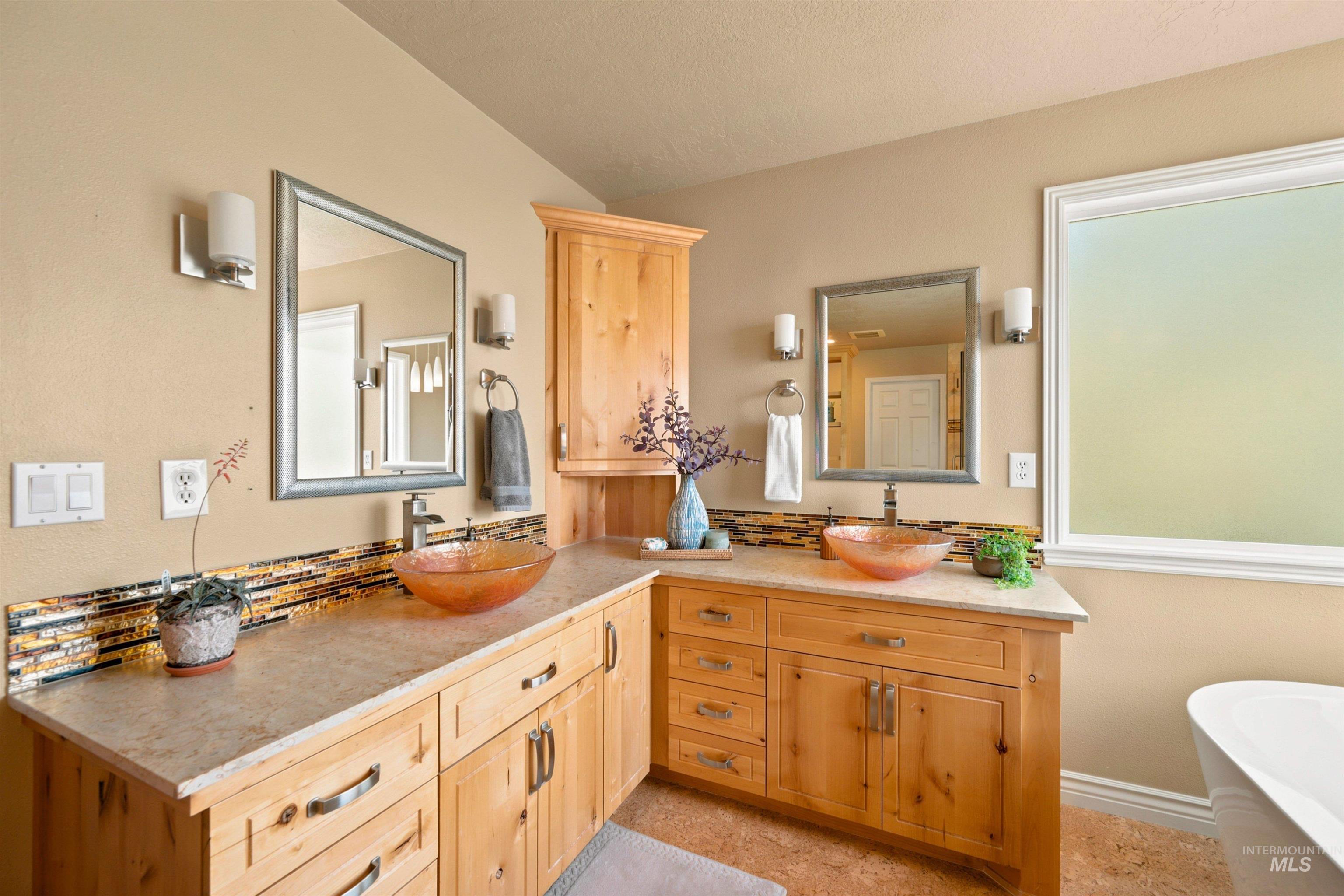 2468 E Heatherfield Court, Eagle, Idaho 83616, 4 Bedrooms, 3.5 Bathrooms, Residential For Sale, Price $725,000,MLS 98991703