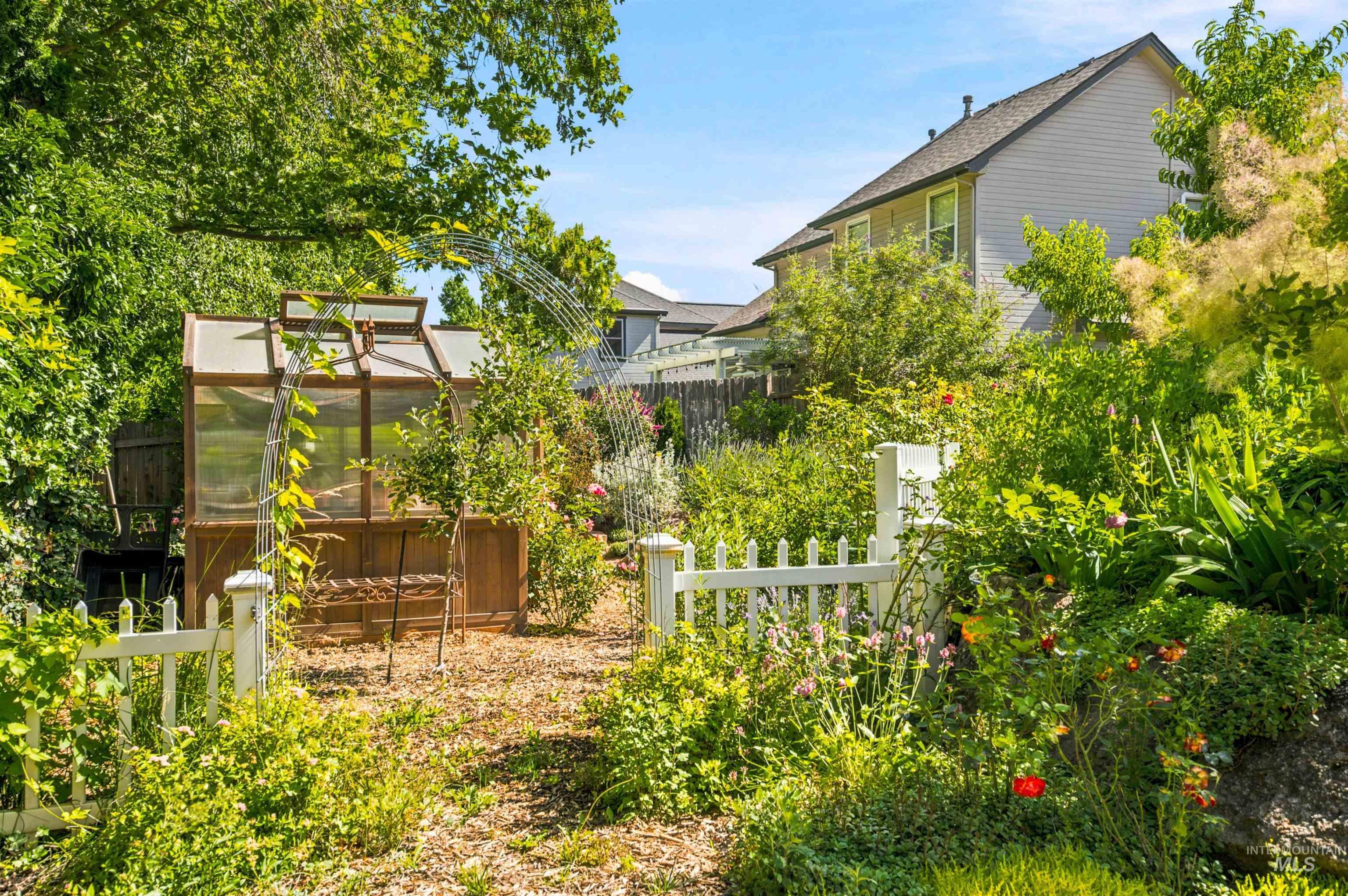 2468 E Heatherfield Court, Eagle, Idaho 83616, 4 Bedrooms, 3.5 Bathrooms, Residential For Sale, Price $725,000,MLS 98991703