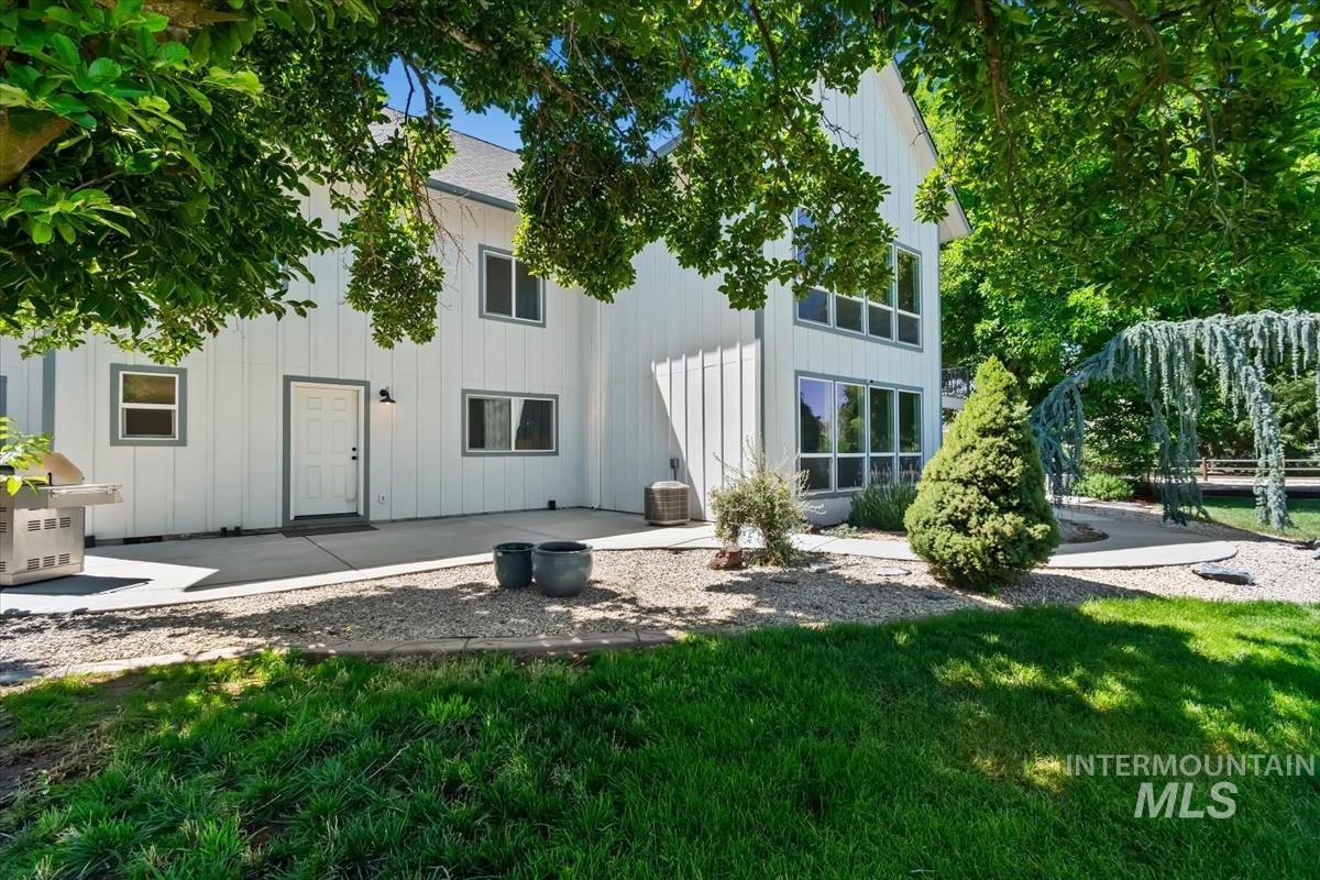 3040 N Duane Dr, Meridian, Idaho 83646, 4 Bedrooms, 5.5 Bathrooms, Residential For Sale, Price $1,999,999, 98991711