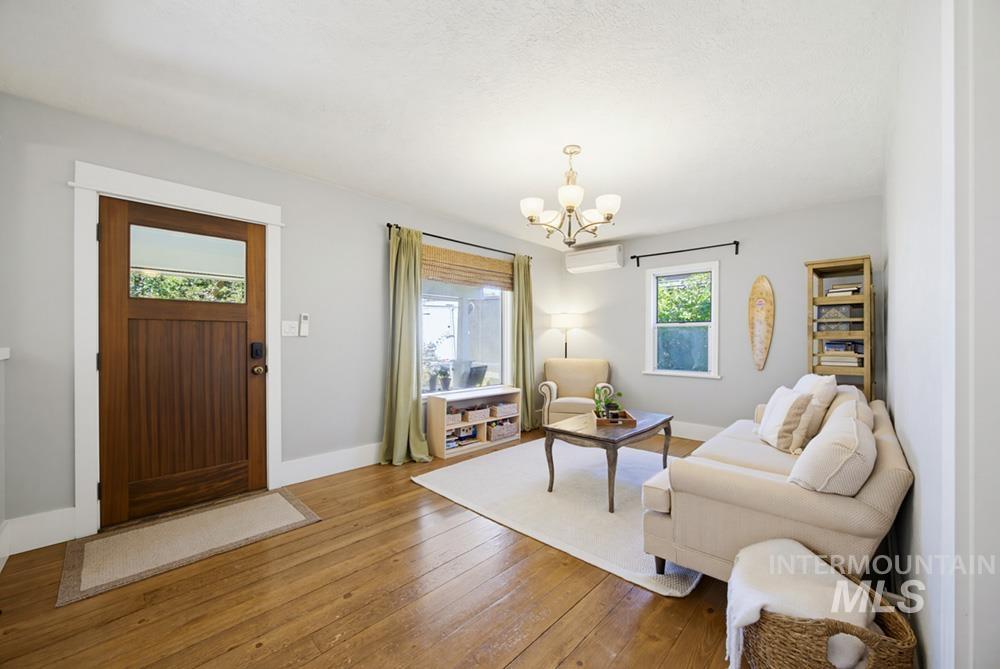 2416 N 32nd St, Boise, Idaho 83703, 3 Bedrooms, 1 Bathroom, Residential For Sale, Price $550,000,MLS 98991715