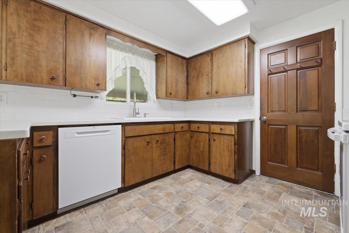 705 S Colfax, Boise, Idaho 83709, 5 Bedrooms, 3 Bathrooms, Residential For Sale, Price $475,000, 98991717