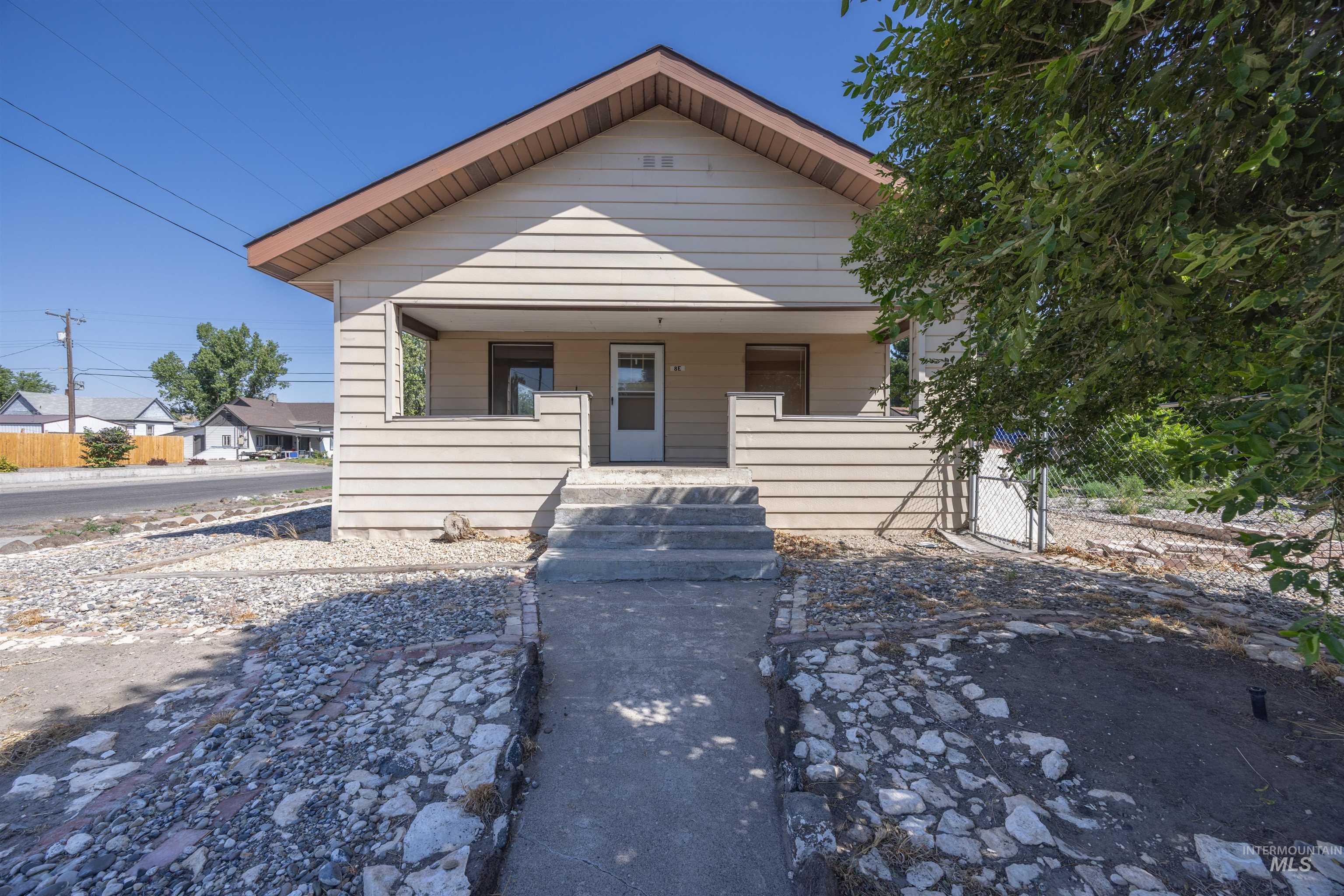 8 E Arthur Ave, Glenns Ferry, Idaho 83623, 3 Bedrooms, 2 Bathrooms, Residential For Sale, Price $200,000, 98991724