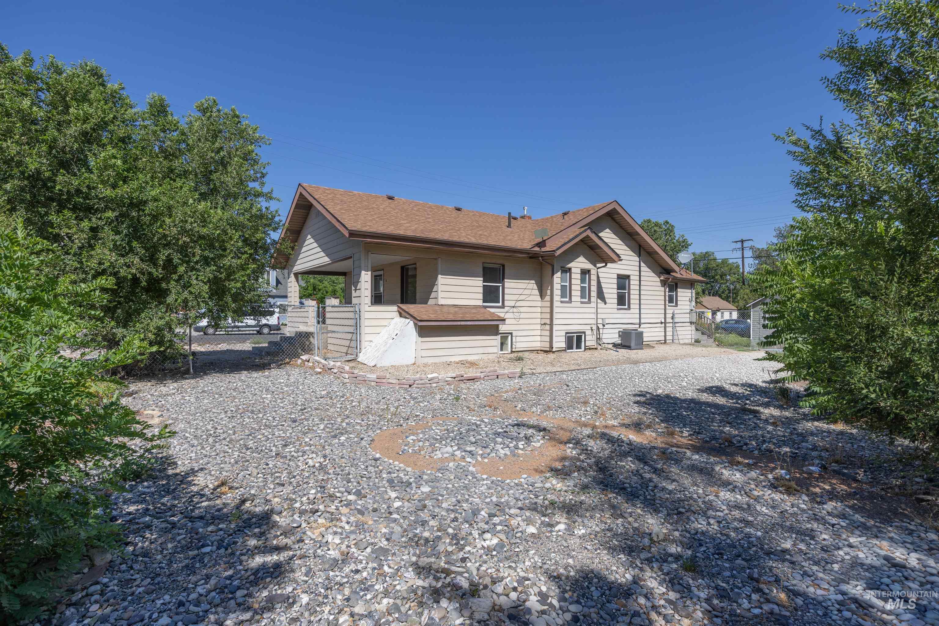8 E Arthur Ave, Glenns Ferry, Idaho 83623, 3 Bedrooms, 2 Bathrooms, Residential For Sale, Price $200,000, 98991724