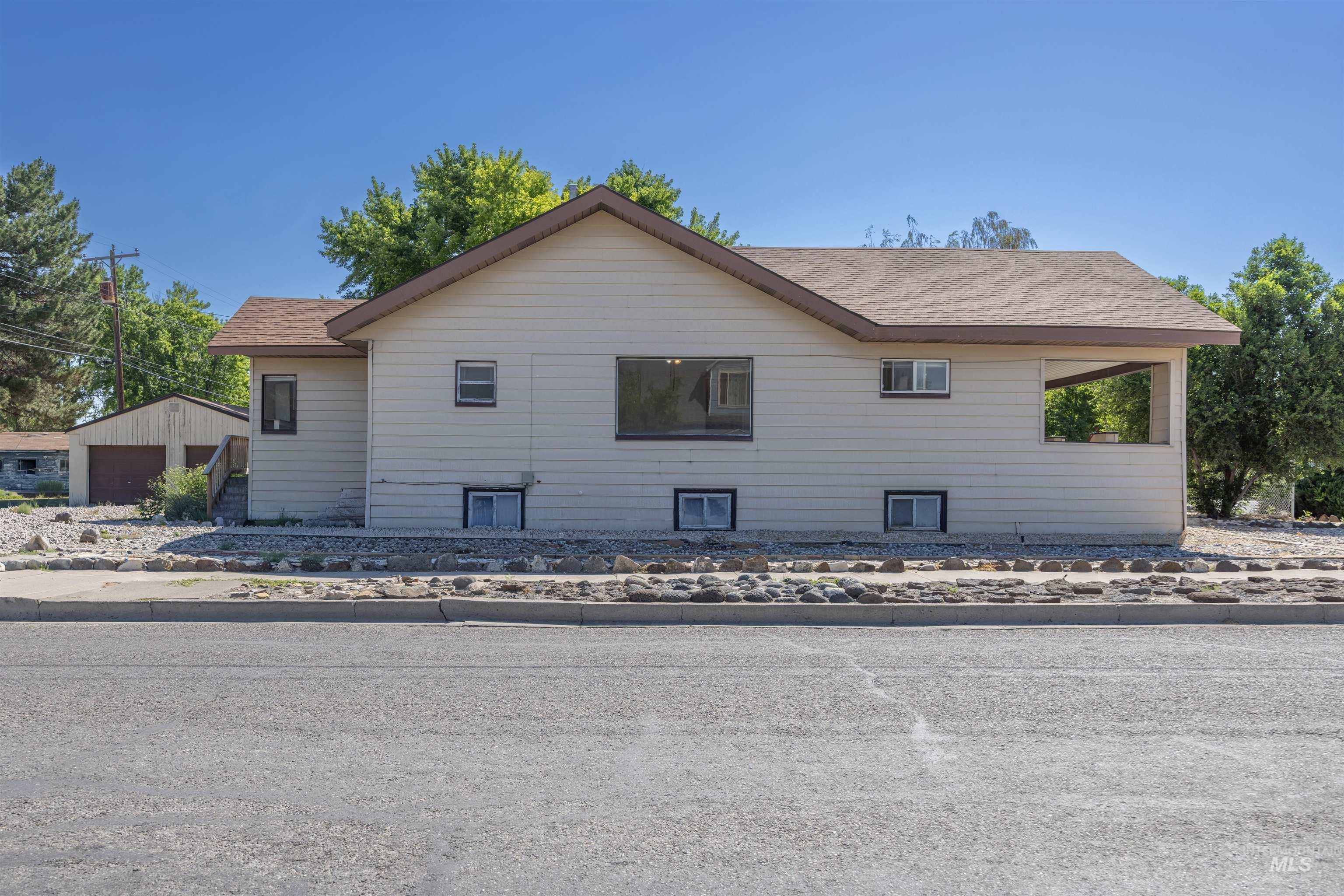8 E Arthur Ave, Glenns Ferry, Idaho 83623, 3 Bedrooms, 2 Bathrooms, Residential For Sale, Price $200,000, 98991724