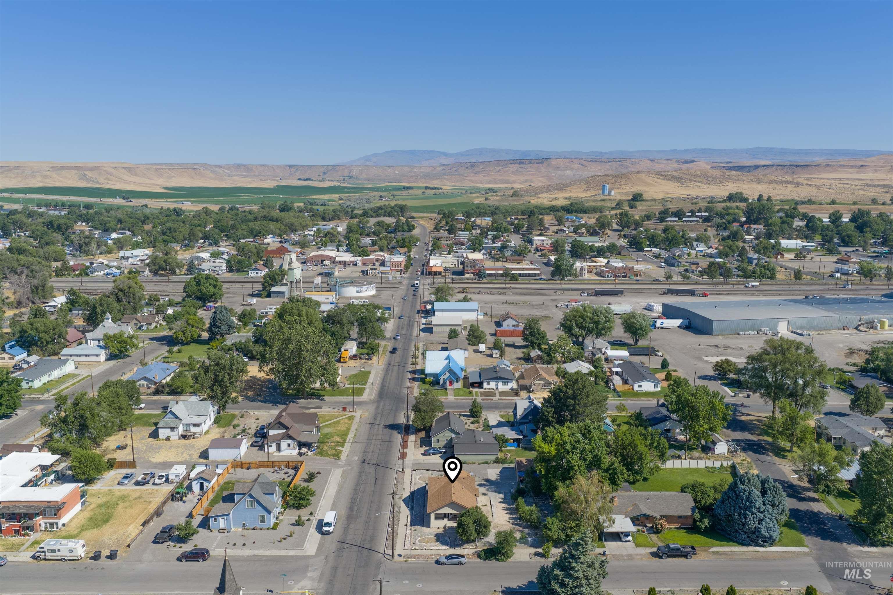 8 E Arthur Ave, Glenns Ferry, Idaho 83623, 3 Bedrooms, 2 Bathrooms, Residential For Sale, Price $200,000, 98991724