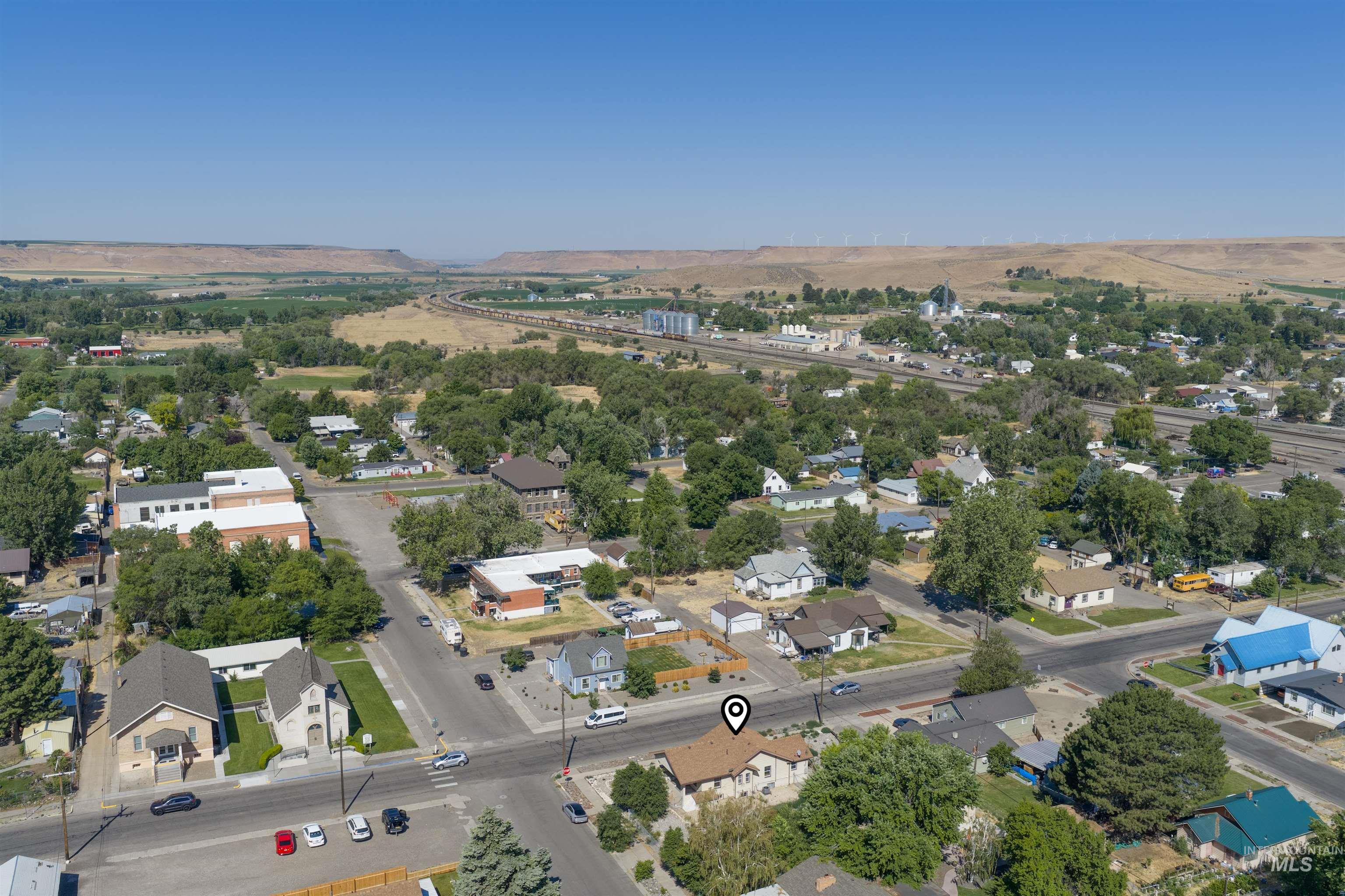 8 E Arthur Ave, Glenns Ferry, Idaho 83623, 3 Bedrooms, 2 Bathrooms, Residential For Sale, Price $200,000, 98991724