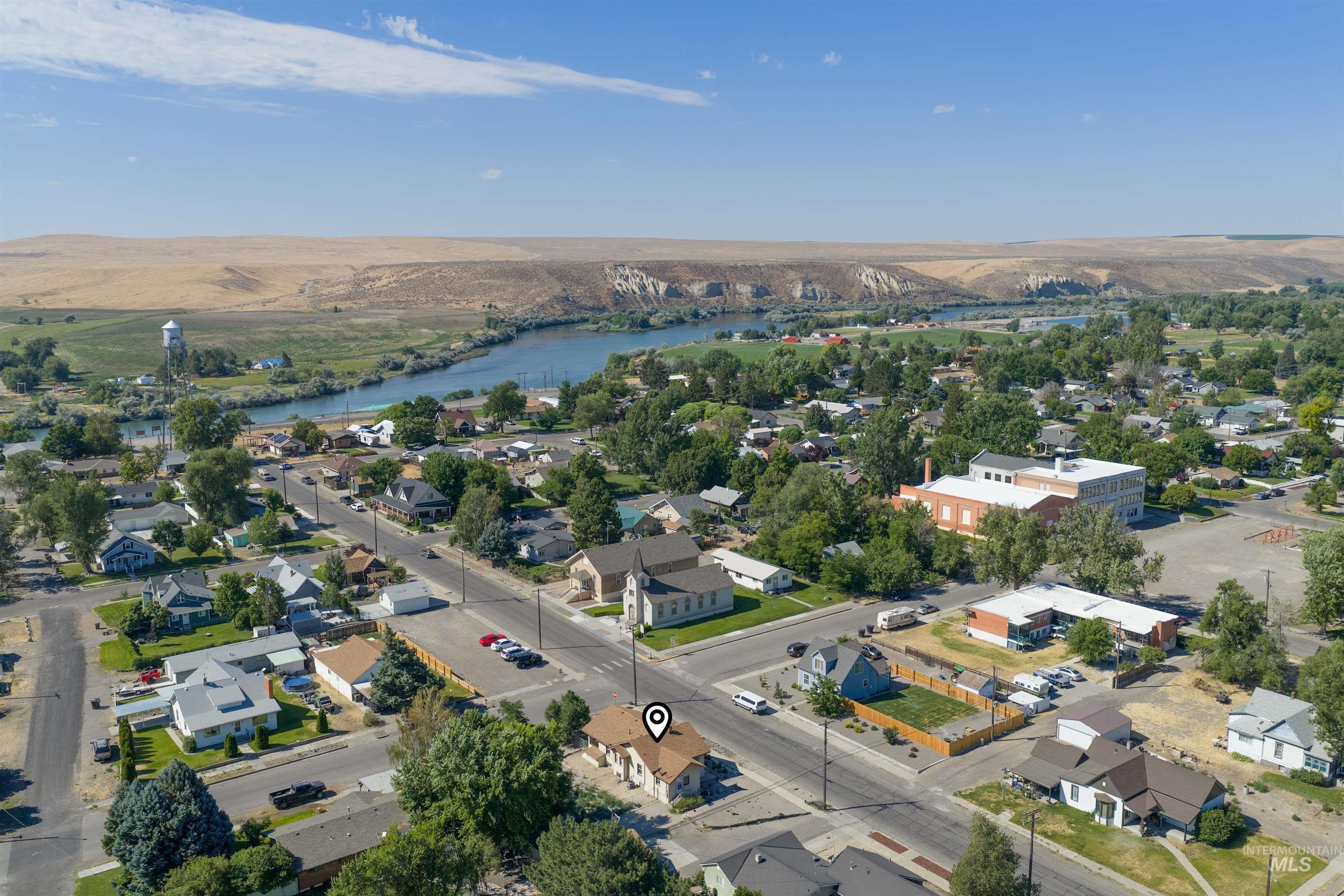 8 E Arthur Ave, Glenns Ferry, Idaho 83623, 3 Bedrooms, 2 Bathrooms, Residential For Sale, Price $200,000, 98991724