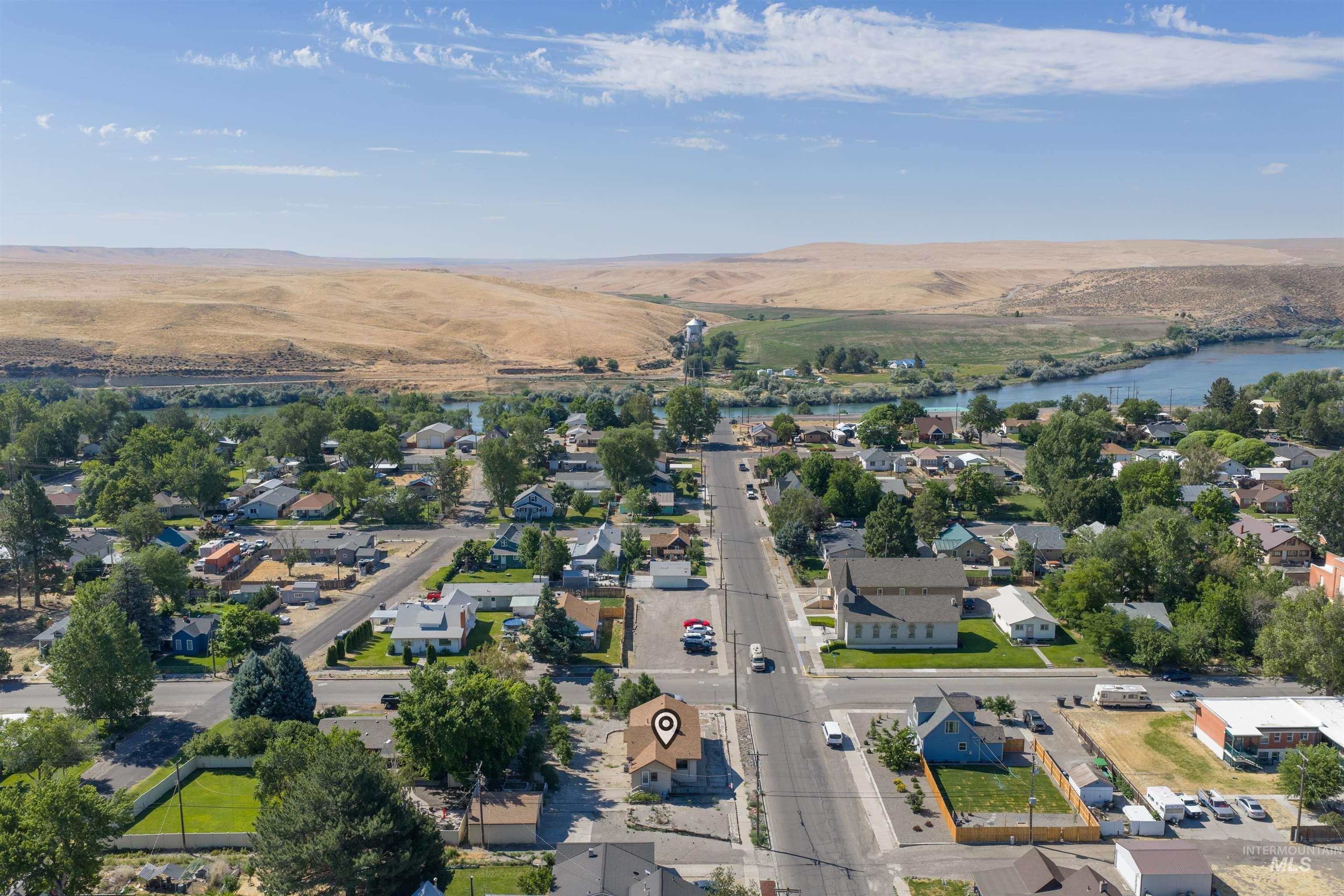 8 E Arthur Ave, Glenns Ferry, Idaho 83623, 3 Bedrooms, 2 Bathrooms, Residential For Sale, Price $200,000, 98991724