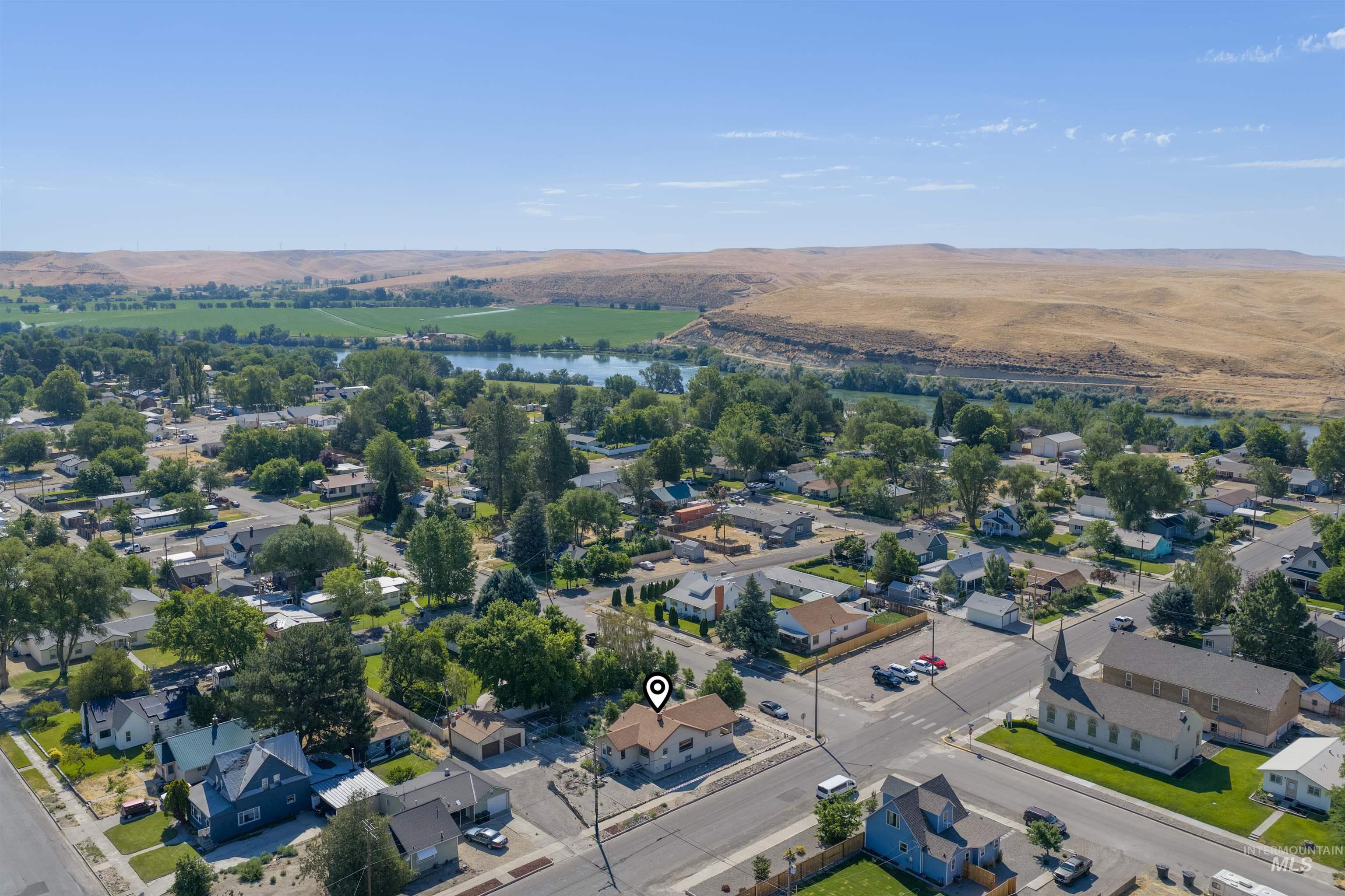 8 E Arthur Ave, Glenns Ferry, Idaho 83623, 3 Bedrooms, 2 Bathrooms, Residential For Sale, Price $200,000, 98991724
