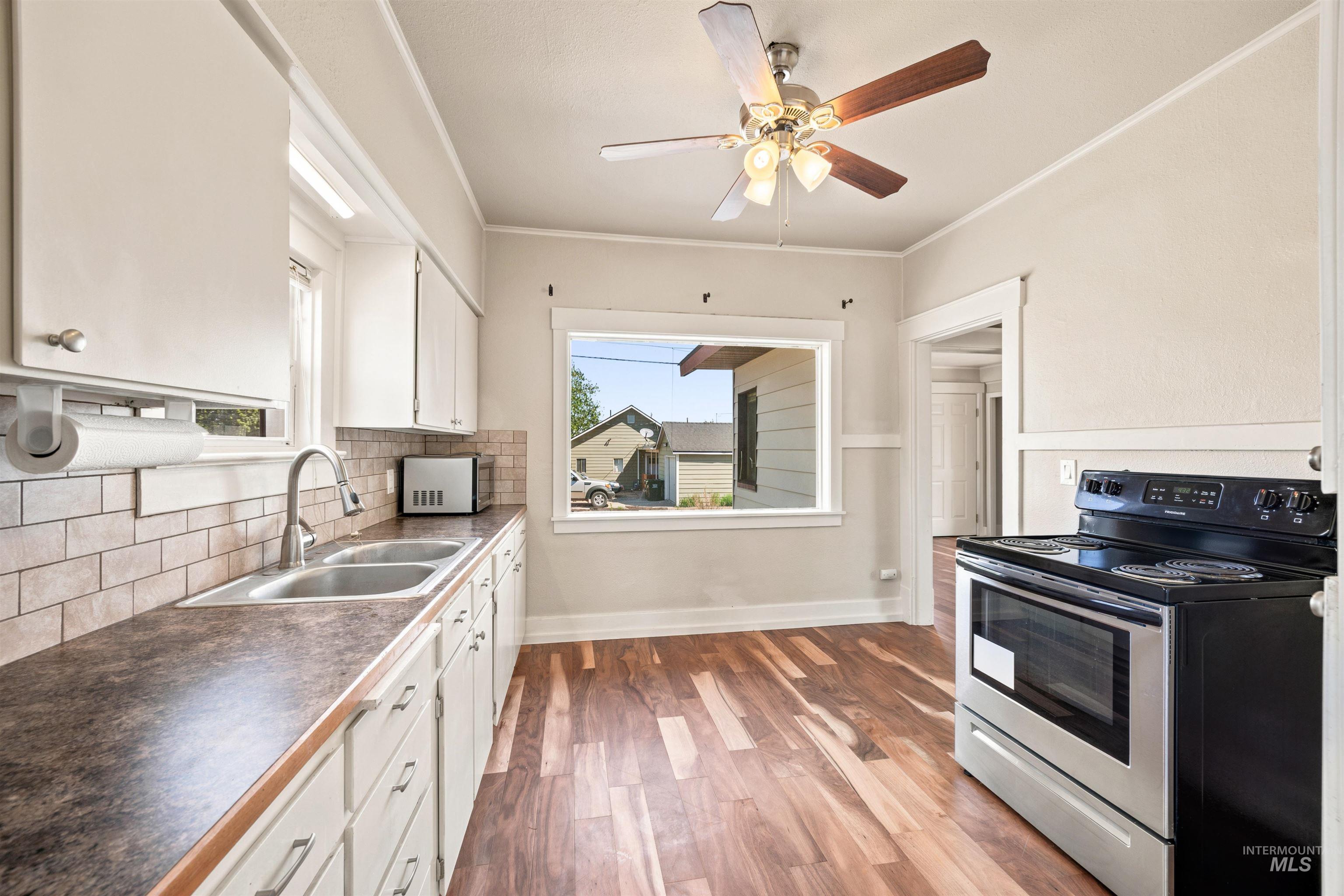8 E Arthur Ave, Glenns Ferry, Idaho 83623, 3 Bedrooms, 2 Bathrooms, Residential For Sale, Price $200,000, 98991724