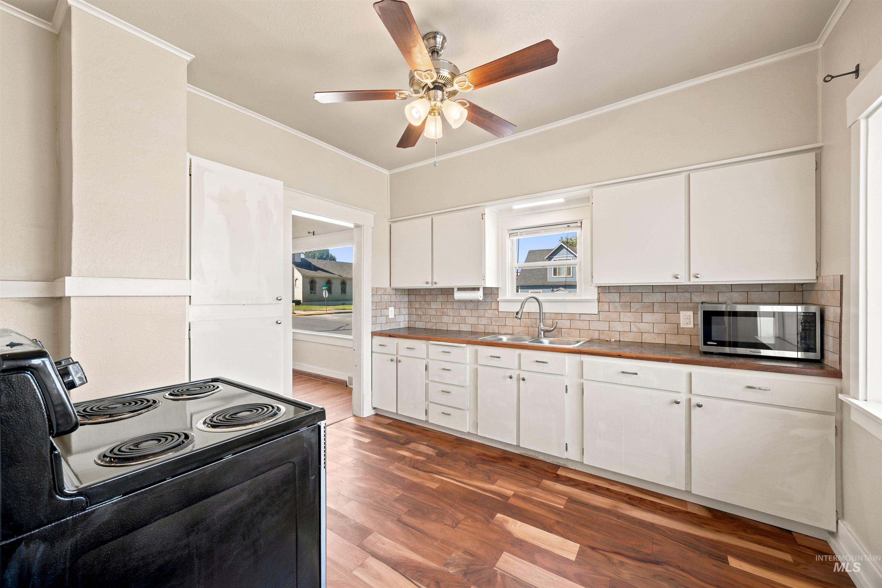 8 E Arthur Ave, Glenns Ferry, Idaho 83623, 3 Bedrooms, 2 Bathrooms, Residential For Sale, Price $200,000, 98991724