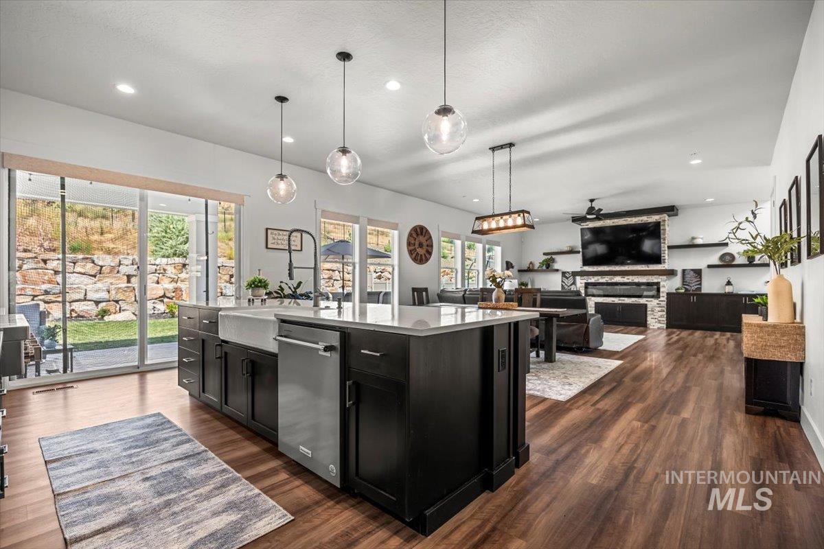 10984 W Collina Vista Dr, Star, Idaho 83669, 5 Bedrooms, 4.5 Bathrooms, Residential For Sale, Price $929,999,MLS 98991725