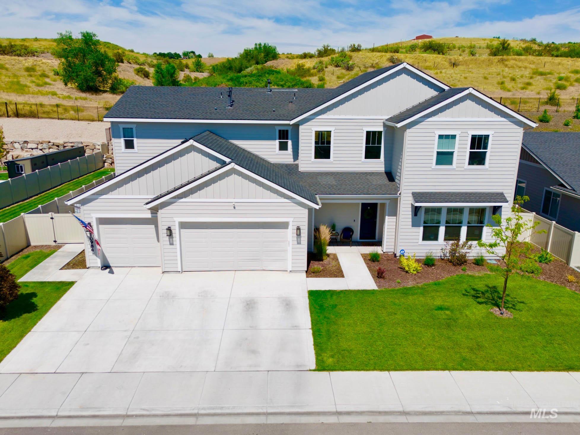 10984 W Collina Vista Dr, Star, Idaho 83669, 5 Bedrooms, 4.5 Bathrooms, Residential For Sale, Price $929,999,MLS 98991725