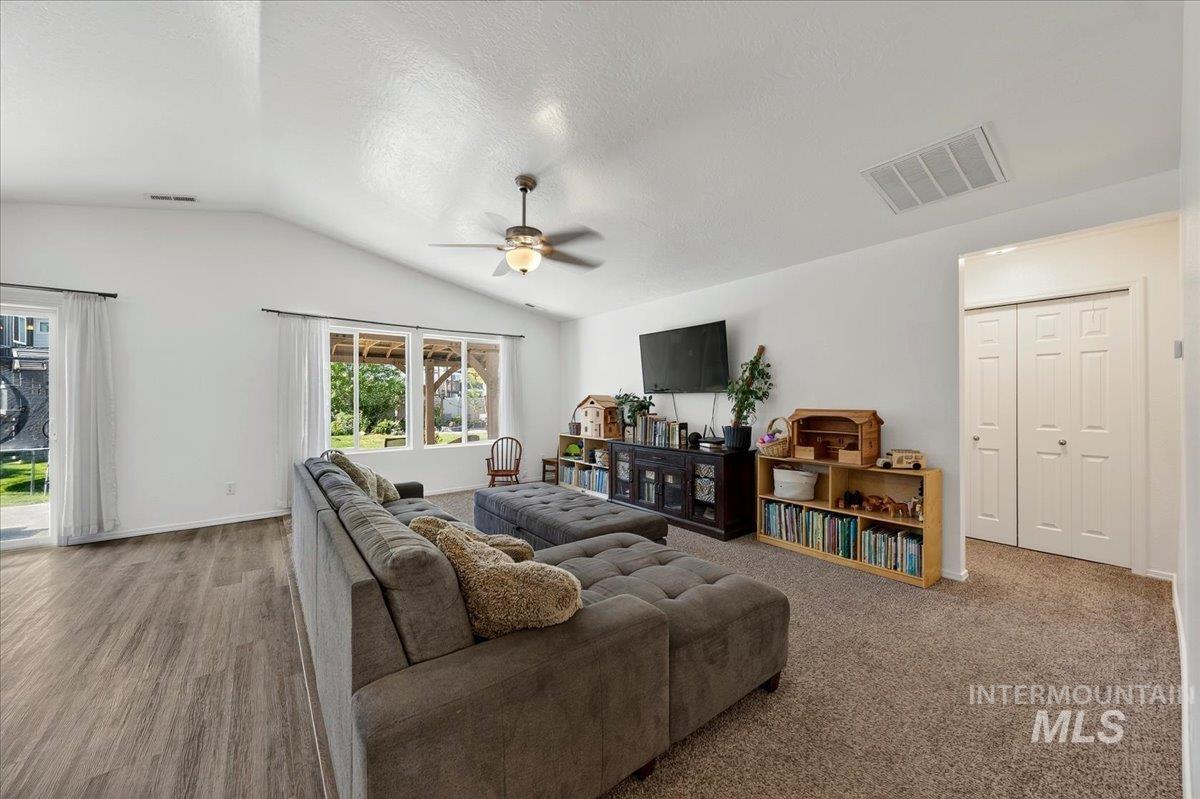 11599 Quincy St, Caldwell, Idaho 83605, 3 Bedrooms, 2 Bathrooms, Residential For Sale, Price $395,000,MLS 98991732