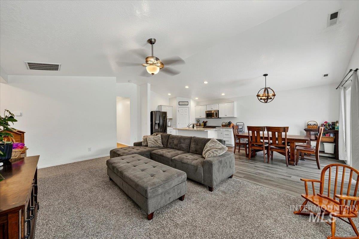 11599 Quincy St, Caldwell, Idaho 83605, 3 Bedrooms, 2 Bathrooms, Residential For Sale, Price $395,000,MLS 98991732
