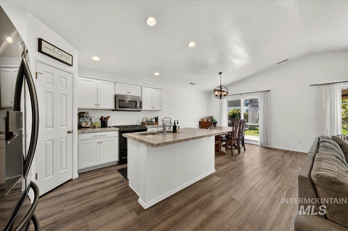 11599 Quincy St, Caldwell, Idaho 83605, 3 Bedrooms, 2 Bathrooms, Residential For Sale, Price $395,000,MLS 98991732